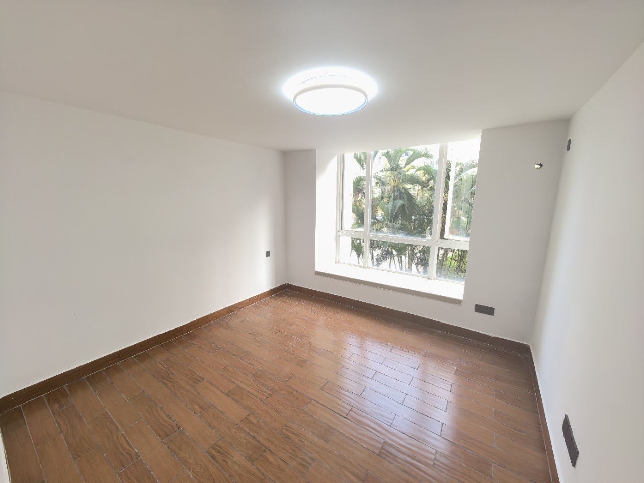 耀江花园 5室2厅3卫 152.00万 耀江花园 5室2厅3卫 152.00万卧室