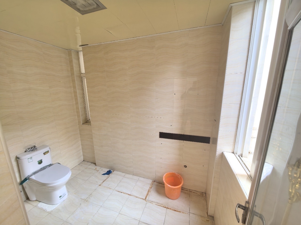 耀江花园 5室2厅3卫 152.00万 耀江花园 5室2厅3卫 152.00万卫生间