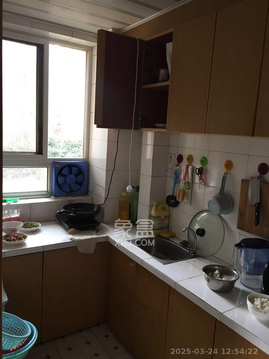 德馨园 1室1厅1卫 1100.0元/月 德馨园 1室1厅1卫 1100.0元/月室内图