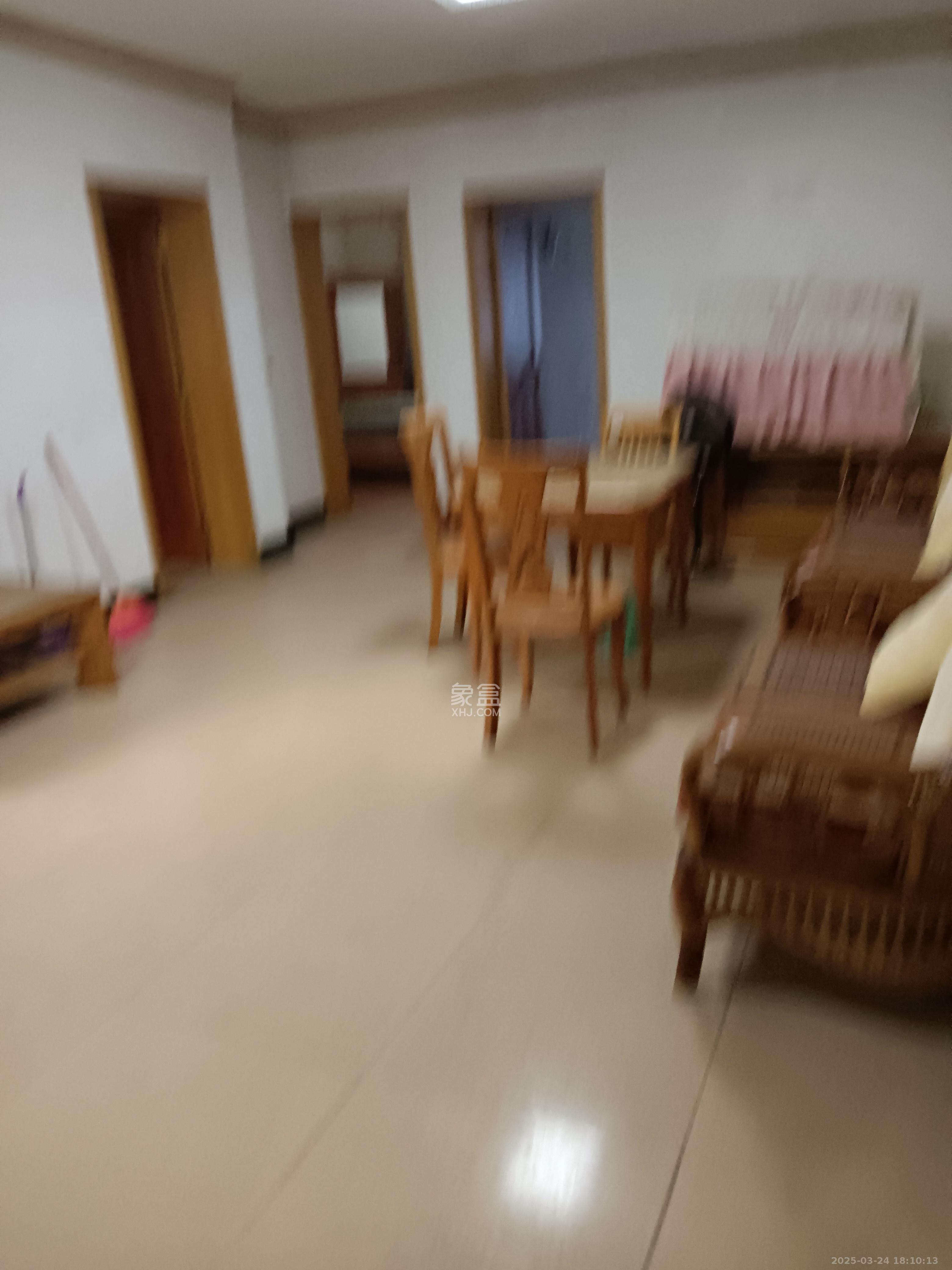 华银小区  3室1厅1卫   1800.00元/月室内图