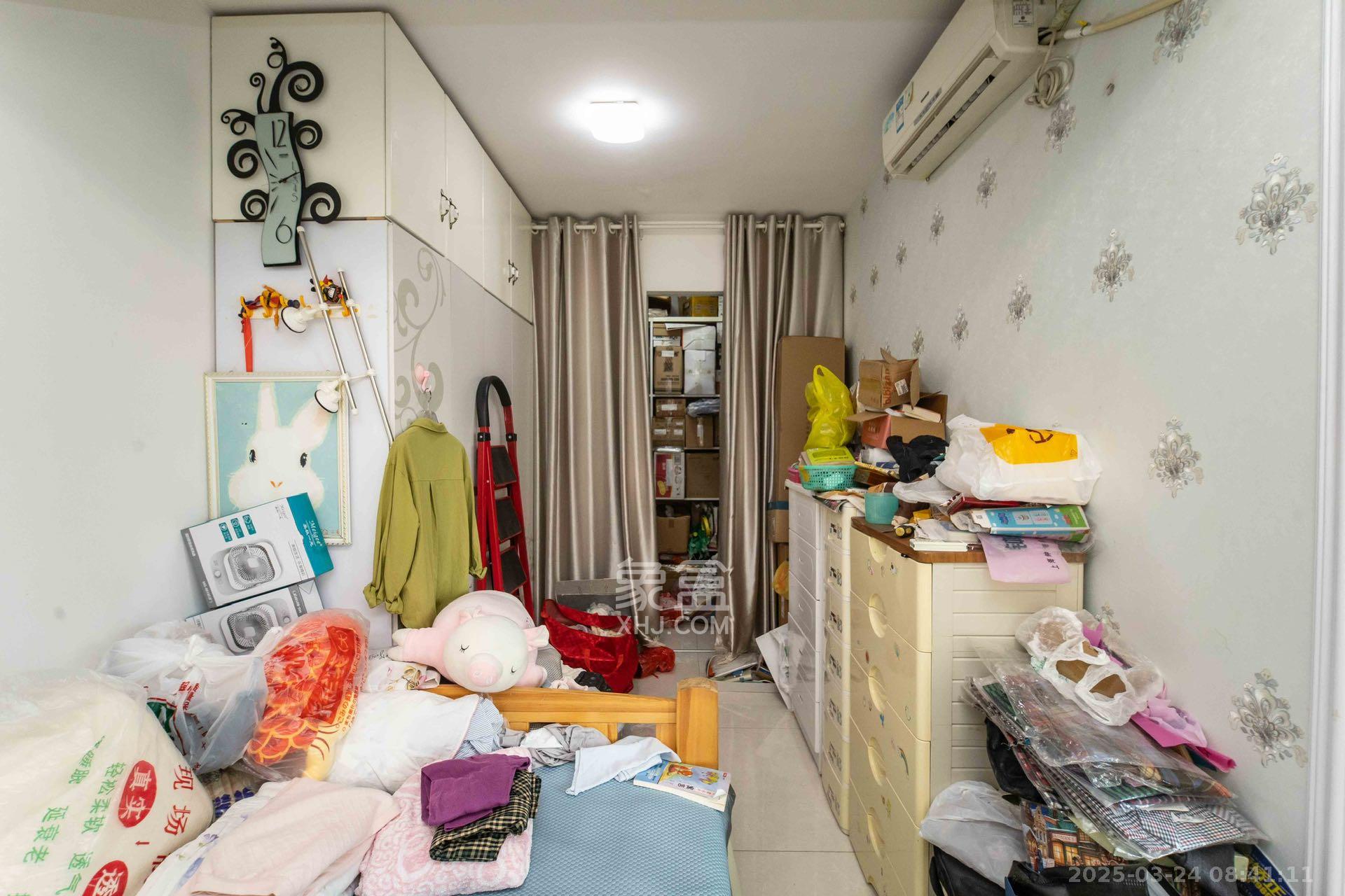 上河国际C区  4室2厅2卫    3000.0元/月室内图