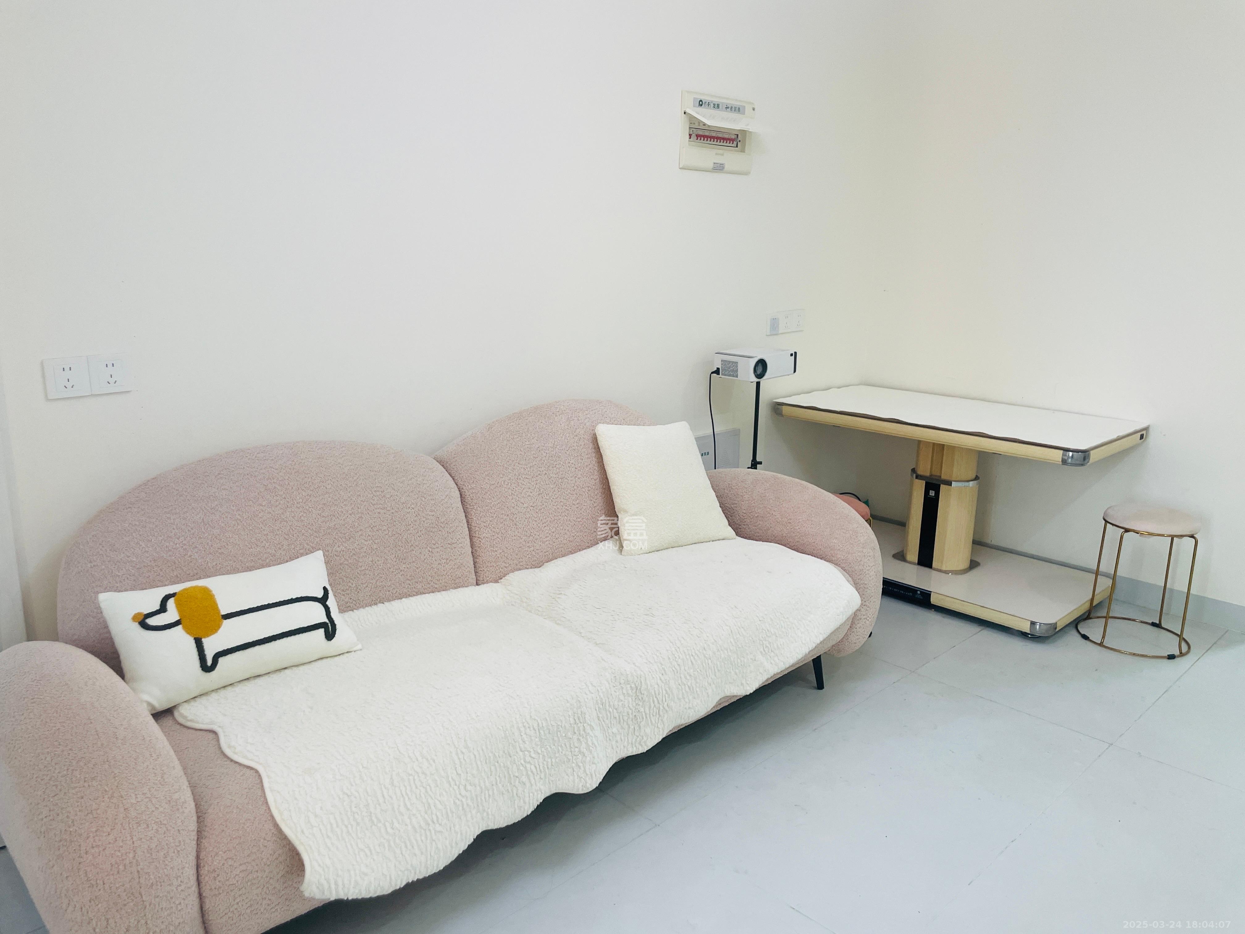 保利海德公园  2室2厅1卫    2300.0元/月室内图