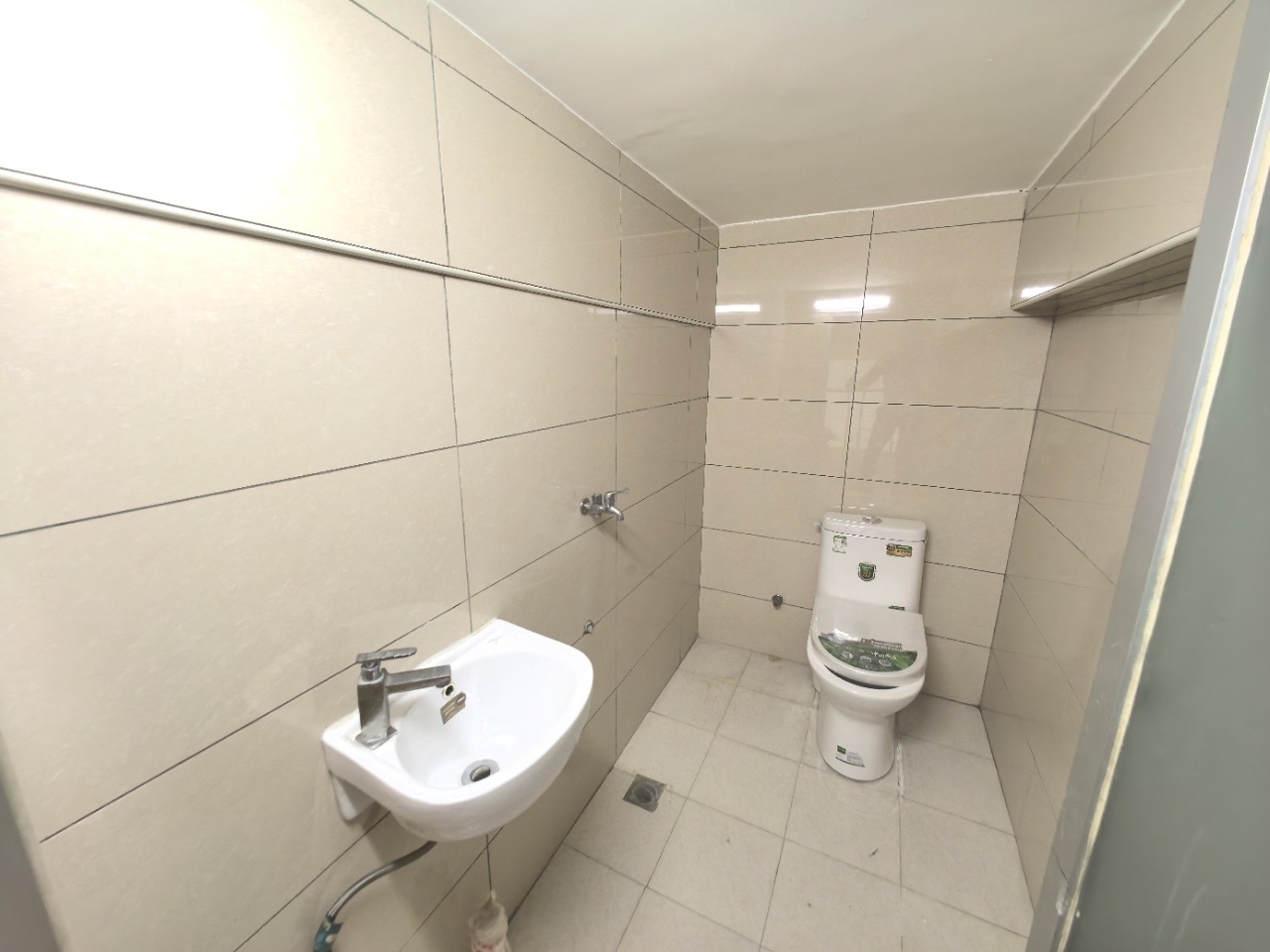 耀江花园 5室2厅3卫 152.00万 耀江花园 5室2厅3卫 152.00万卫生间