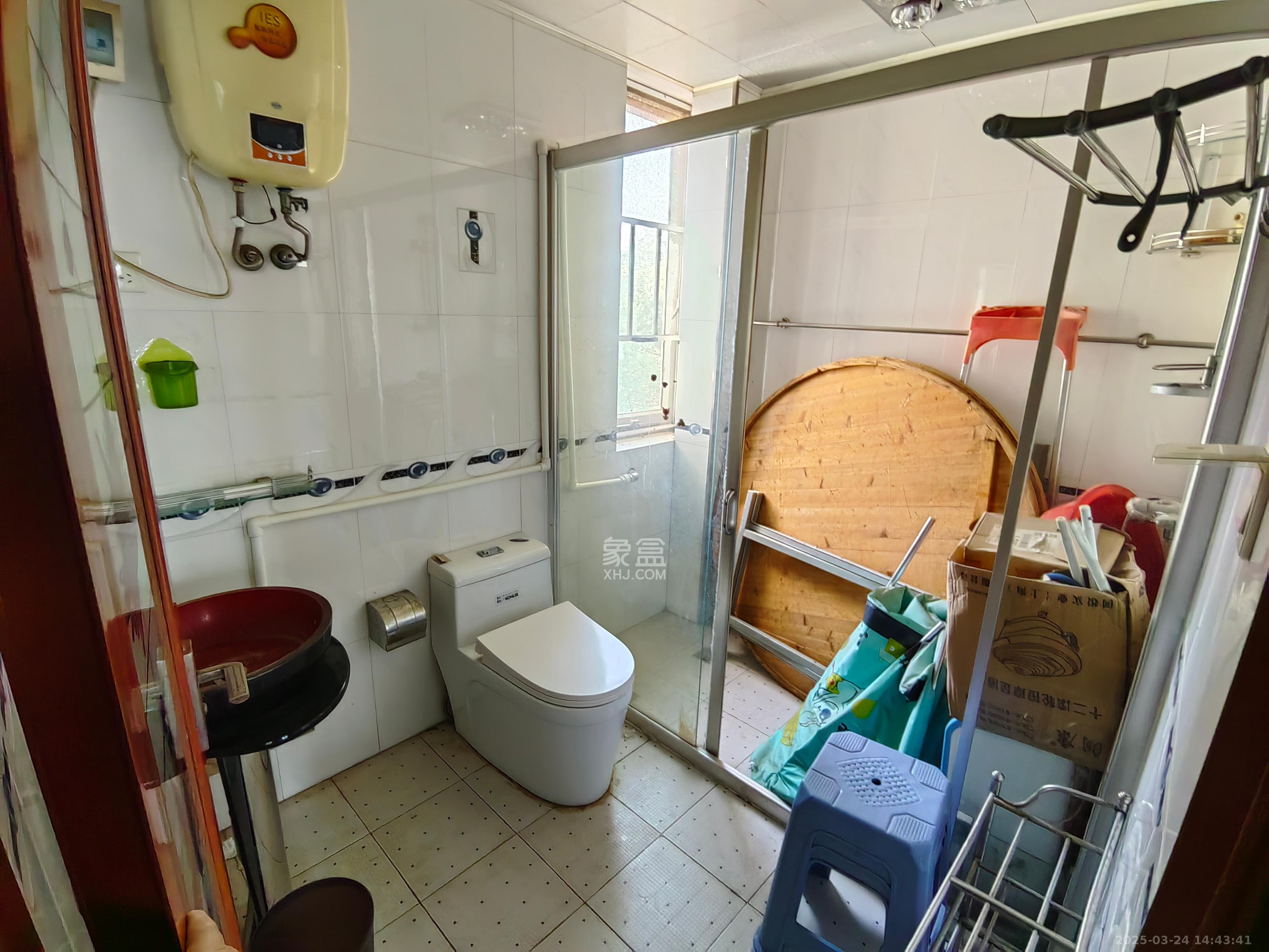 阳光苑 3室2厅2卫 1800.0元/月 阳光苑 3室2厅2卫 1800.0元/月室内图