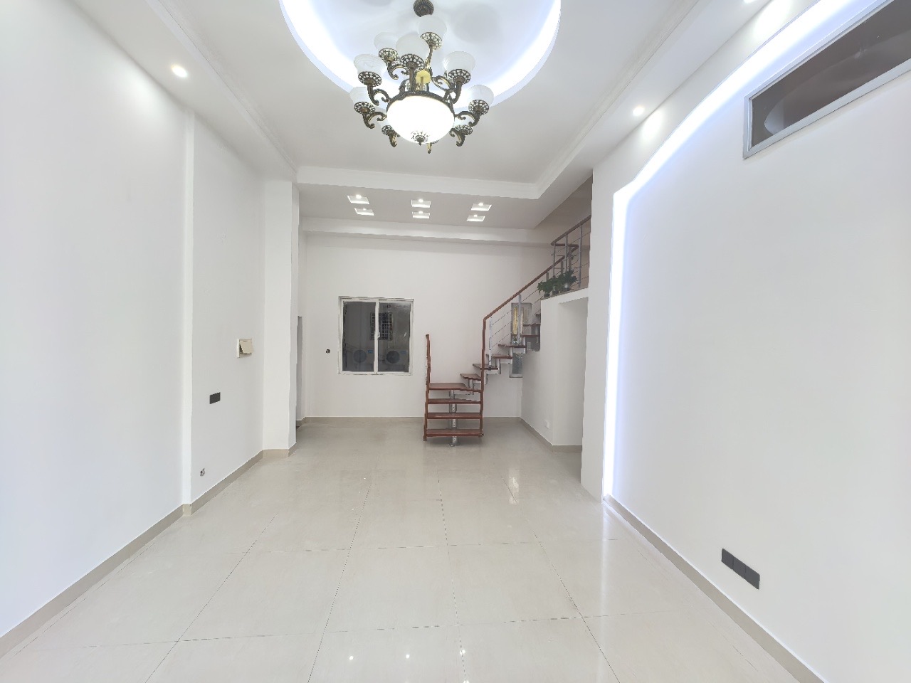 耀江花园 5室2厅3卫 152.00万 耀江花园 5室2厅3卫 152.00万客厅