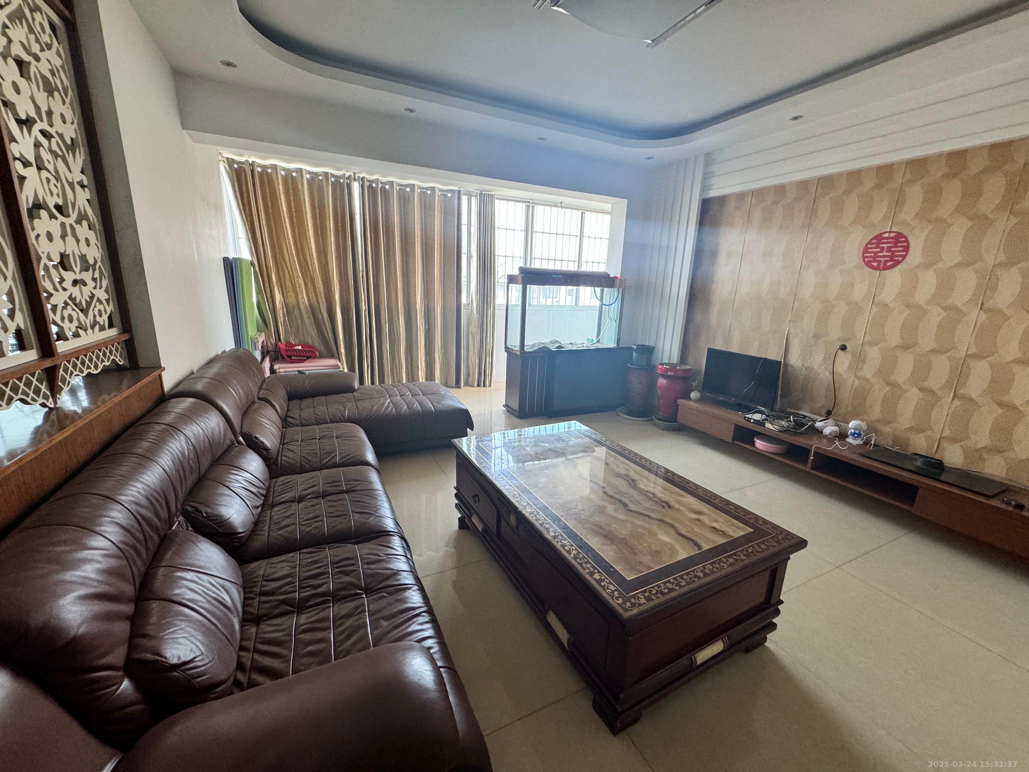 香山美境  3室2厅2卫   1800.00元/月室内图
