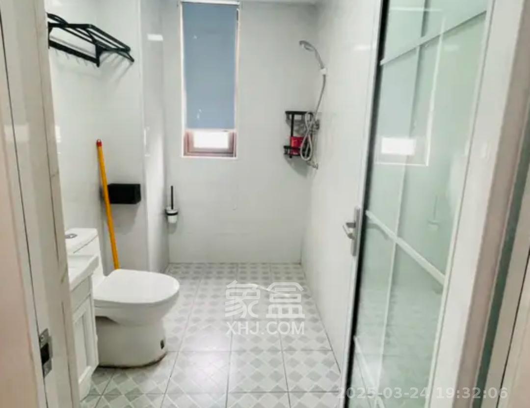 卓越浅水湾  4室2厅1卫   3000.00元/月室内图