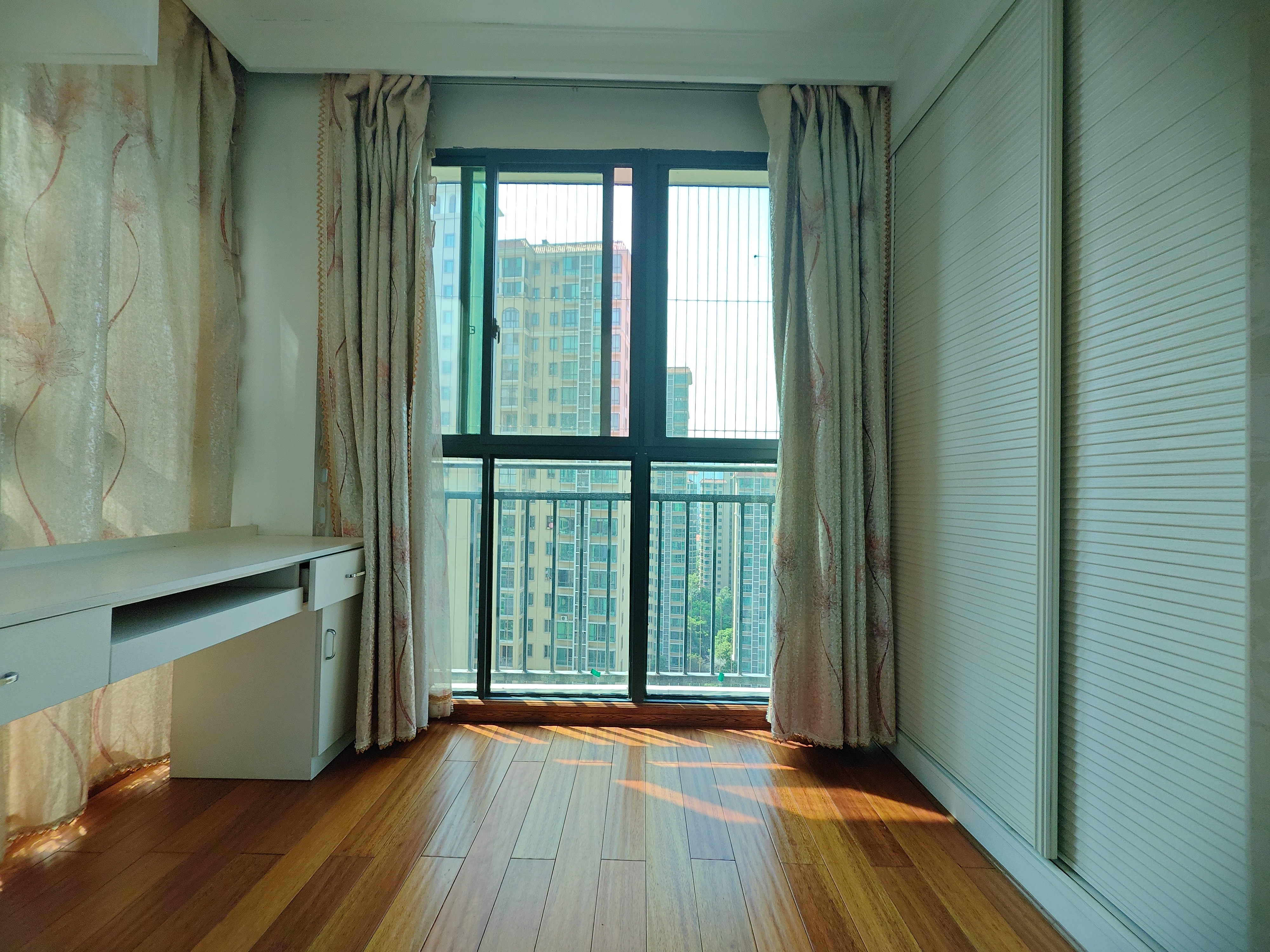 水映豪廷(一,二,三期) 3室2厅2卫 2300.0元/月 水映豪廷(一,二,三期) 3室2厅2卫 2300.0元/月室内图