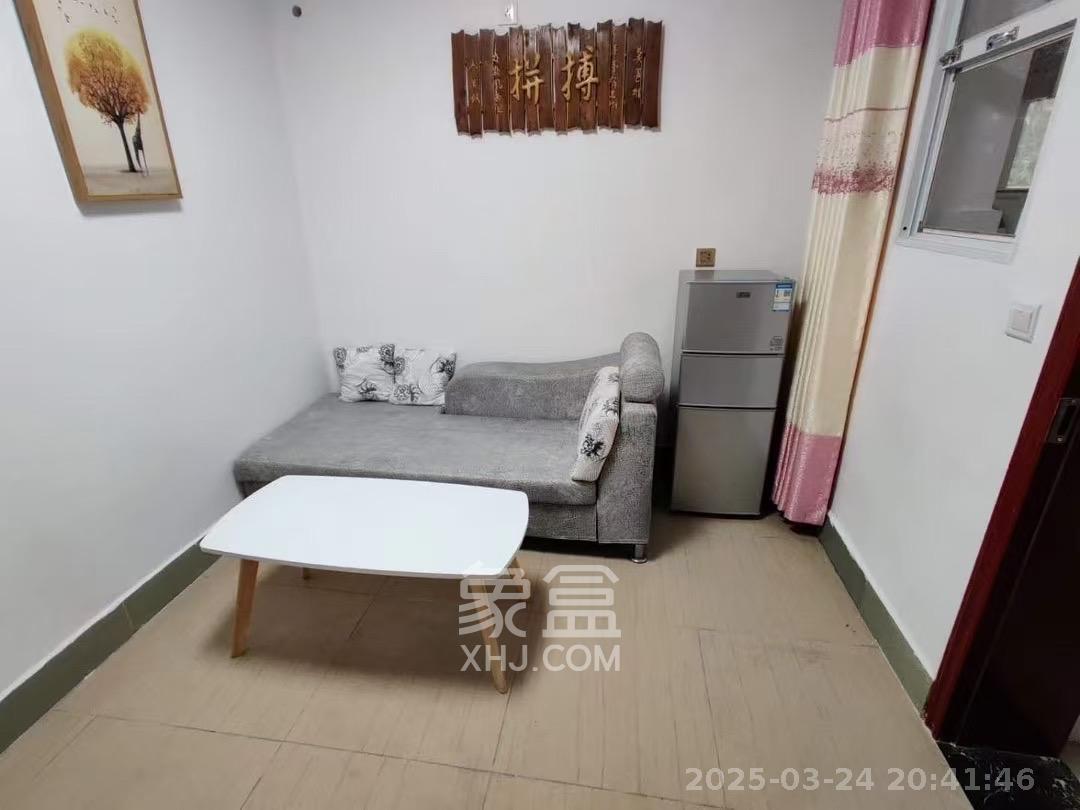 长钢社区(半边山宿舍区) 1室1厅1卫 1500.0元/月 长钢社区(半边山宿舍区) 1室1厅1卫 1500.0元/月室内图