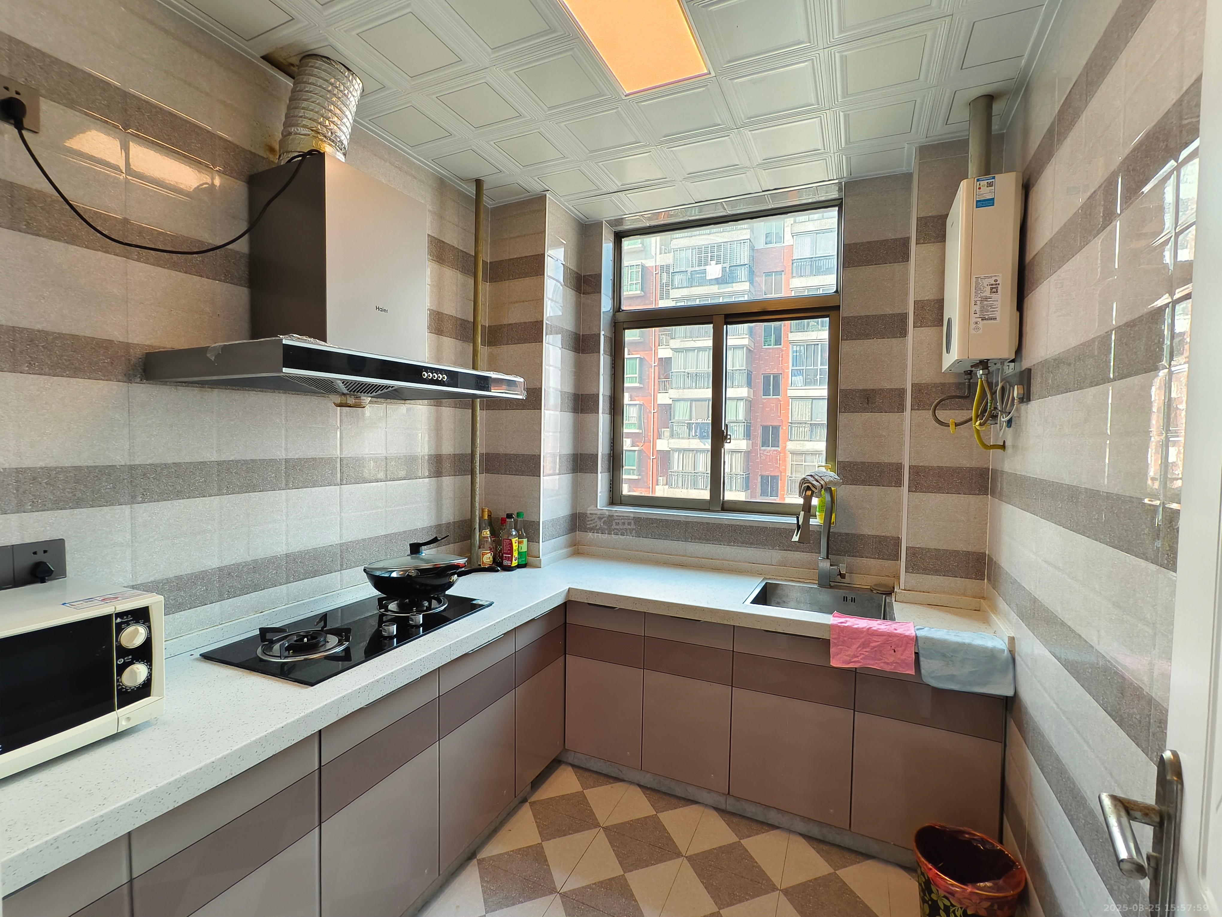 庐山恋 3室2厅1卫 2200.0元/月 庐山恋 3室2厅1卫 2200.0元/月室内图