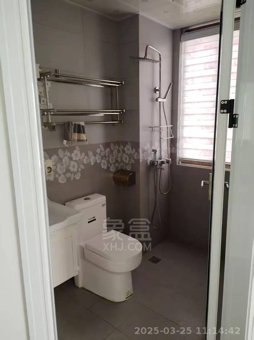 凿石凤凰苑 3室2厅1卫 1600.0元/月 凿石凤凰苑 3室2厅1卫 1600.0元/月室内图