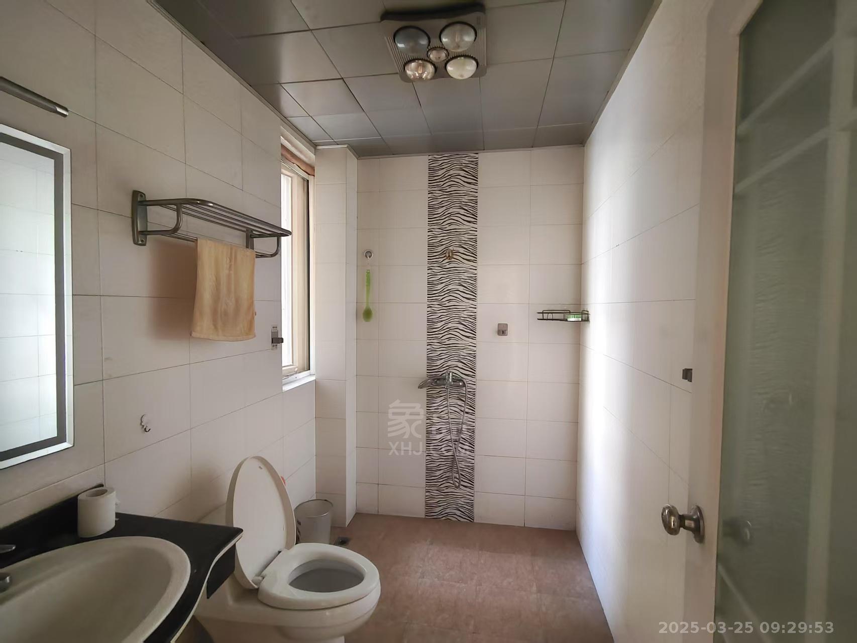 青年乐园 4室2厅2卫 1600.0元/月 青年乐园 4室2厅2卫 1600.0元/月室内图