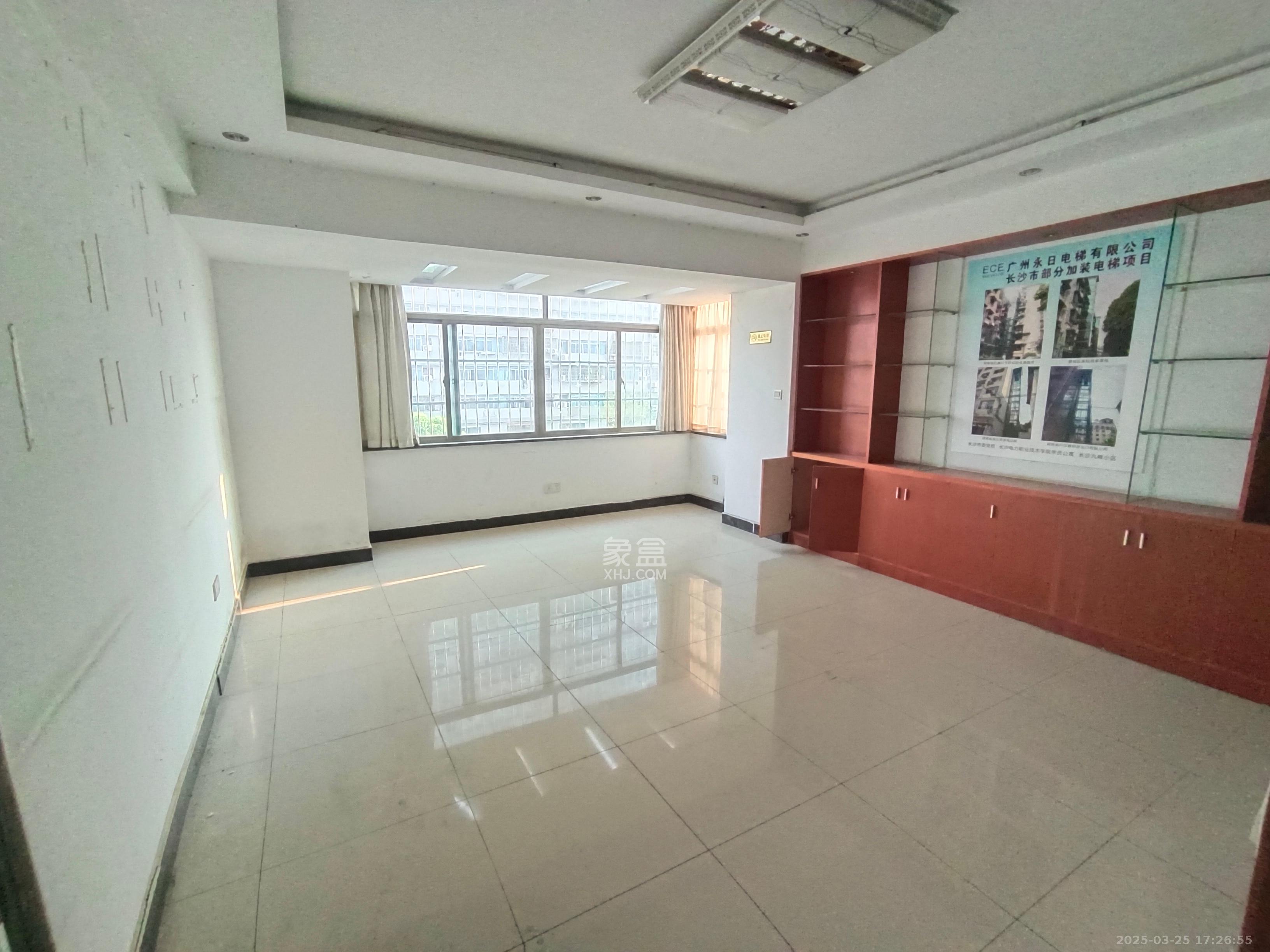 香颂国际 3室2厅2卫 3000.0元/月 香颂国际 3室2厅2卫 3000.0元/月室内图