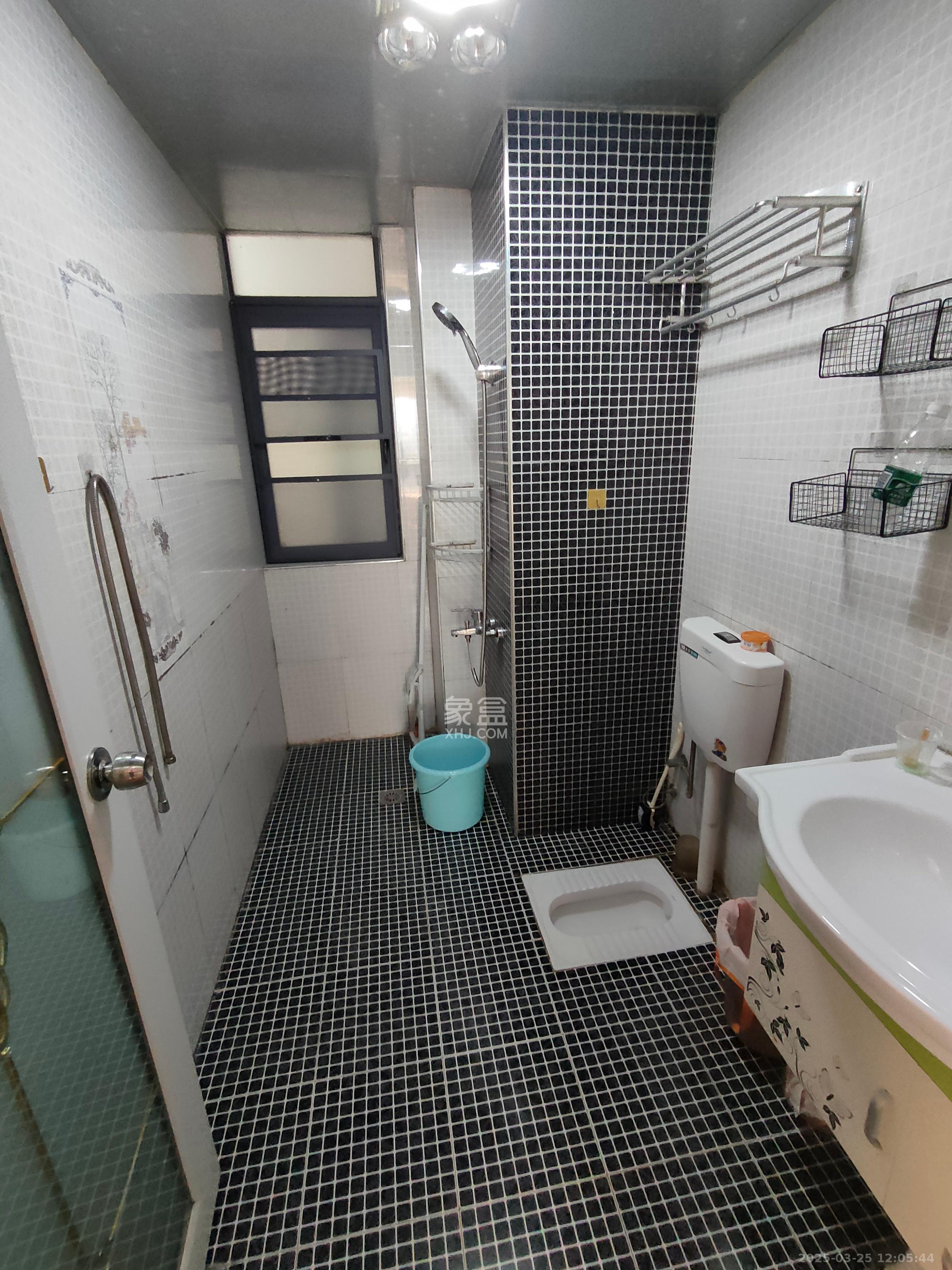 金领家族 2室2厅1卫 1700.0元/月 金领家族 2室2厅1卫 1700.0元/月室内图