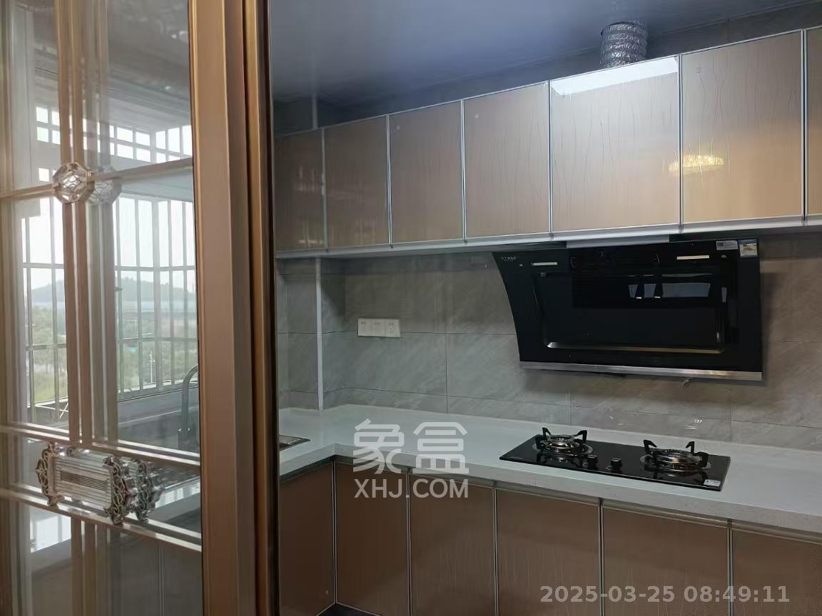 凯富南方鑫城 4室2厅2卫 2400.0元/月 凯富南方鑫城 4室2厅2卫 2400.0元/月室内图