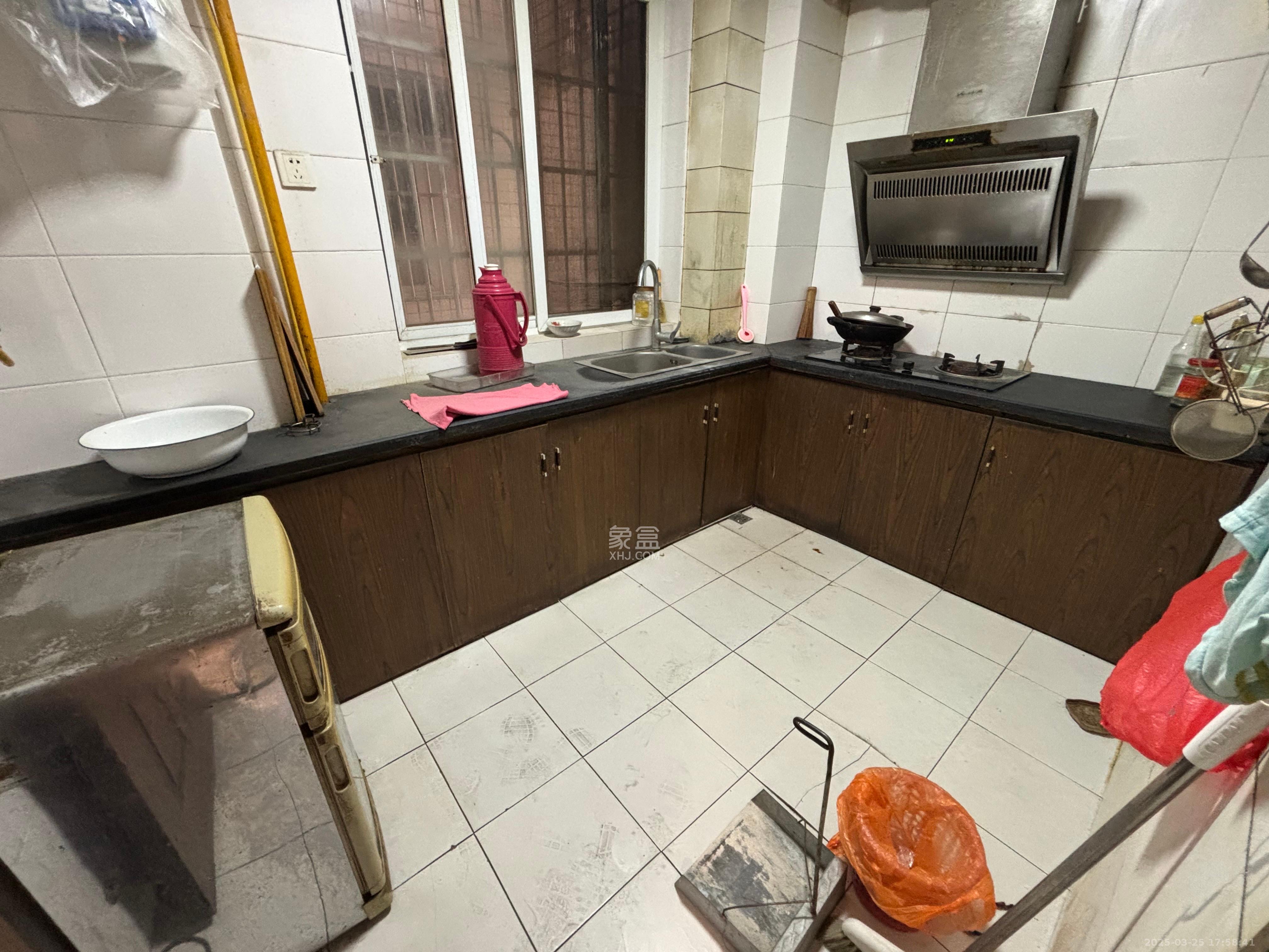 南湖嘉园  1室0厅0卫    2800.0元/月 南湖嘉园  1室0厅0卫    2800.0元/月室内图