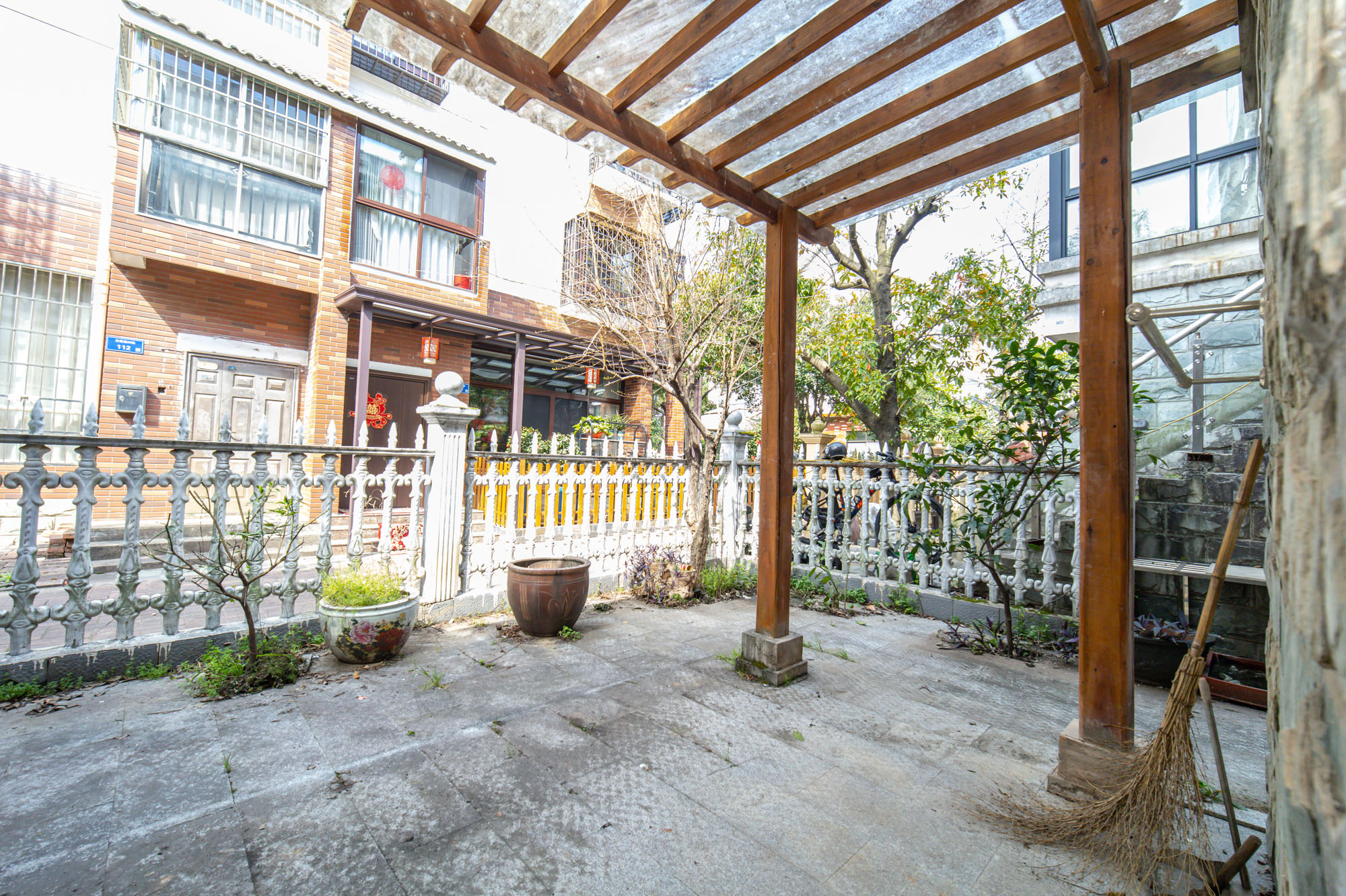 幸福里（幸福里一期）  5室2厅2卫   188.00万其他