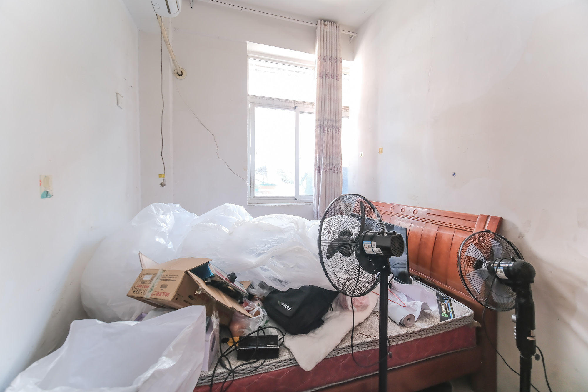 金鹰机电大市场  2室2厅1卫    17.8万 金鹰机电大市场  2室2厅1卫    17.8万卧室