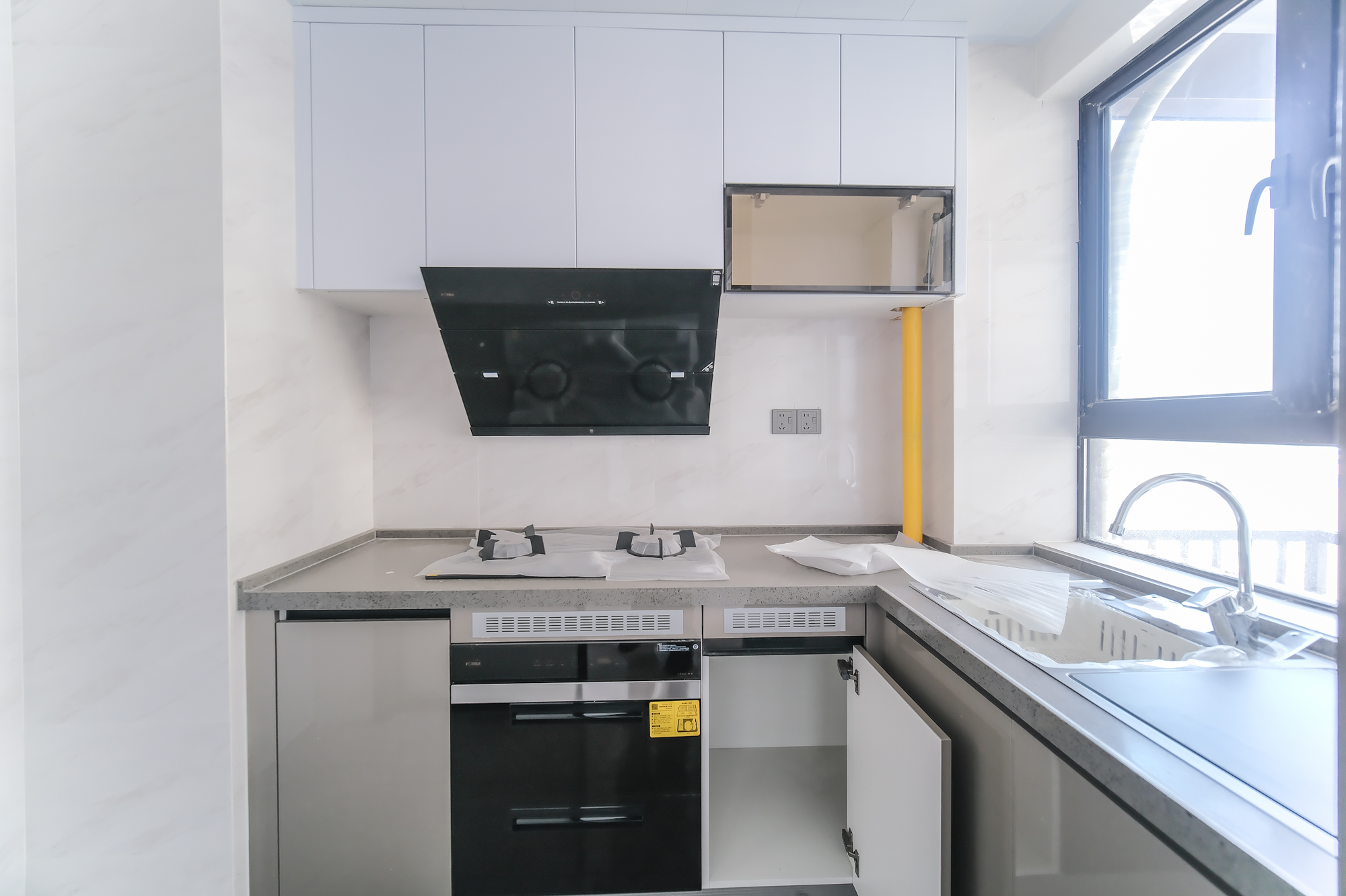 荣盛锦绣学府  3室2厅2卫    100.0万 荣盛锦绣学府  3室2厅2卫    100.0万厨房