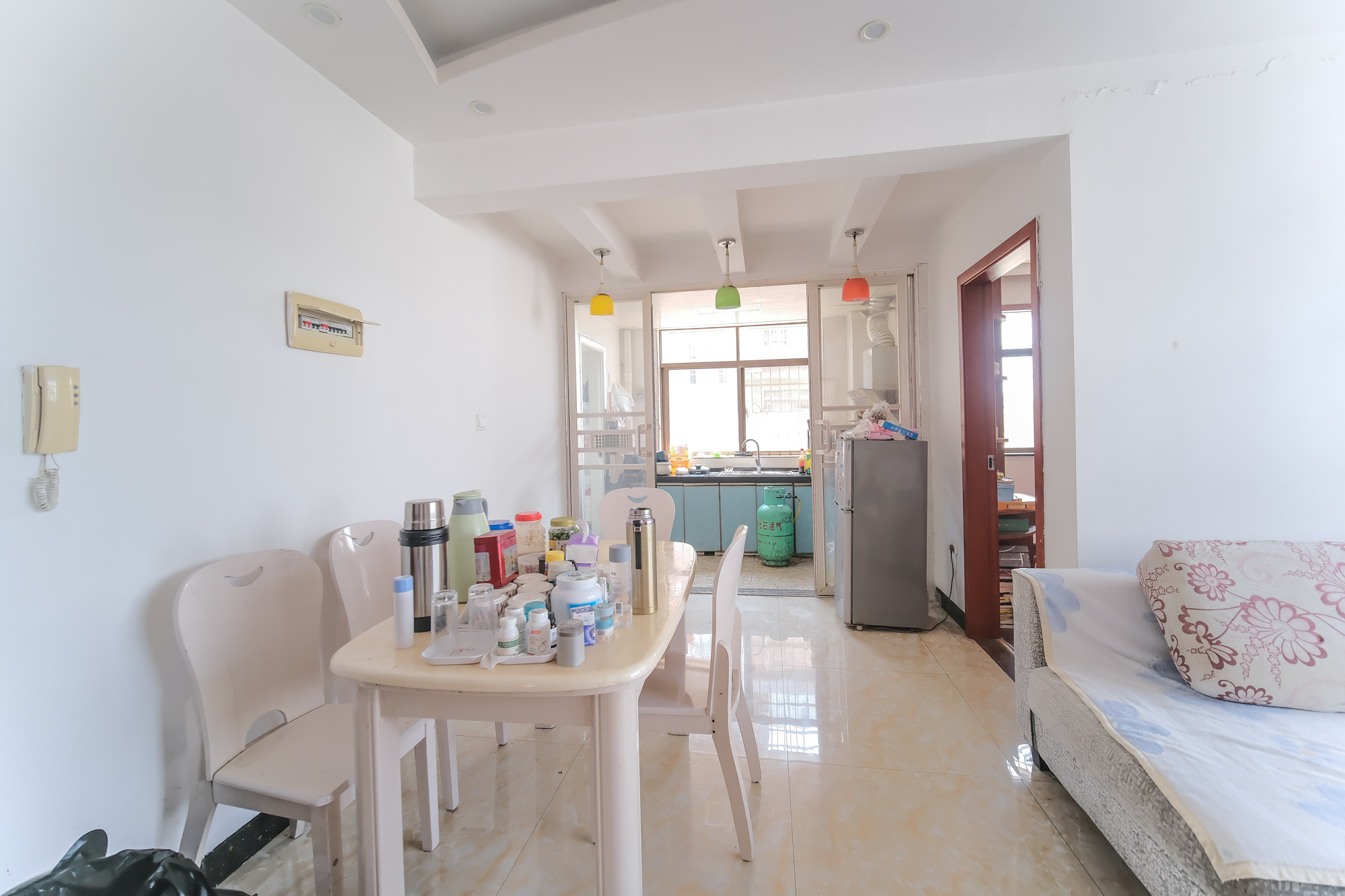 龙塘安置区(龙塘小区) 3室2厅1卫 55.8万 龙塘安置区(龙塘小区) 3室2厅1卫 55.8万客厅