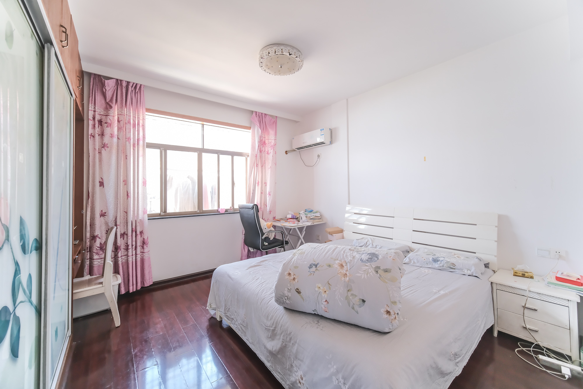 龙塘安置区(龙塘小区) 3室2厅1卫 55.8万 龙塘安置区(龙塘小区) 3室2厅1卫 55.8万卧室