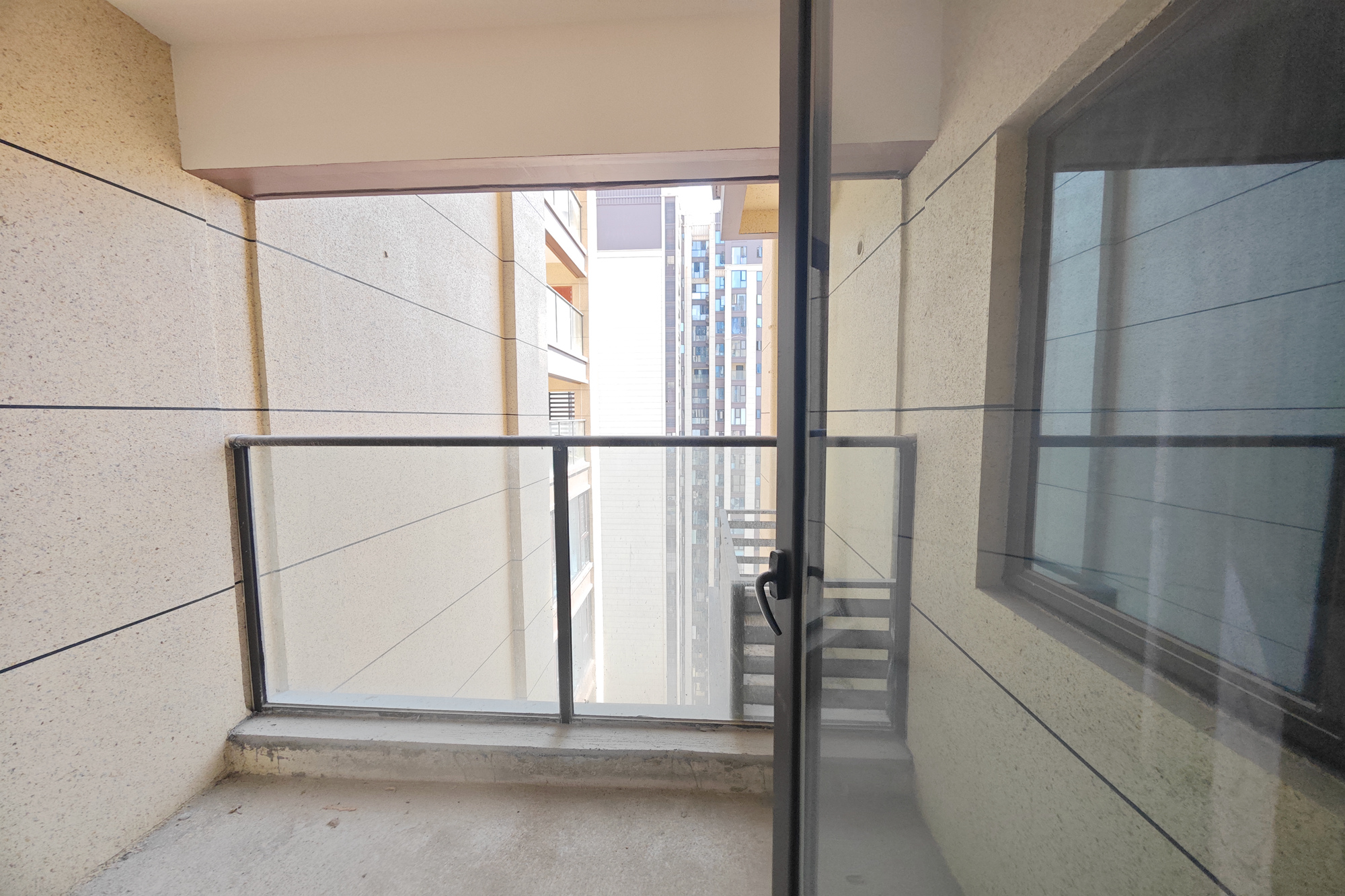 国欣向荣府  4室2厅2卫    148.0万 国欣向荣府  4室2厅2卫    148.0万阳台