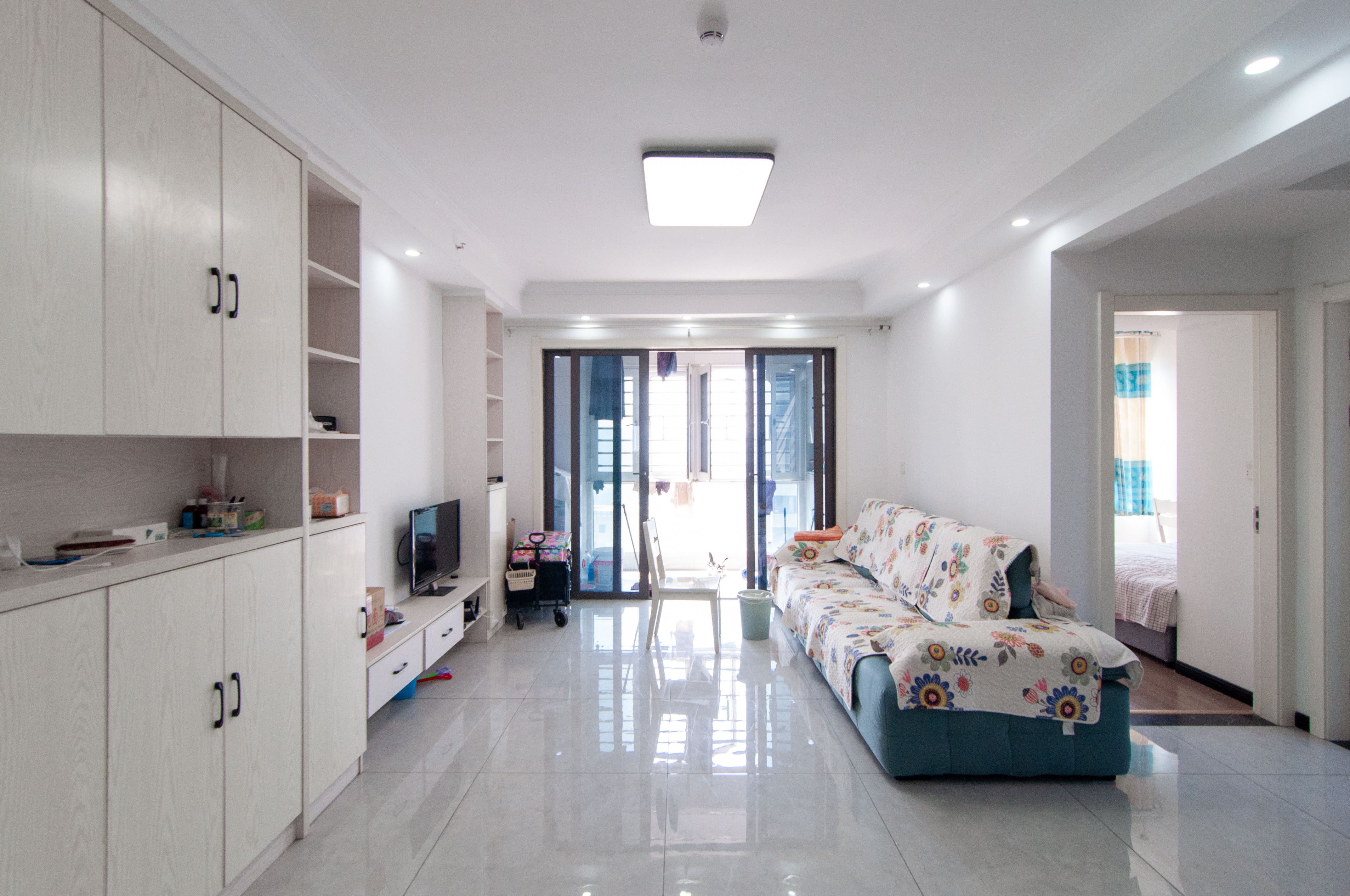 佳兆业云顶梅溪湖(佳兆业梅溪荟) 3室2厅1卫 102.0万 佳兆业云顶梅溪湖(佳兆业梅溪荟) 3室2厅1卫 102.0万客厅