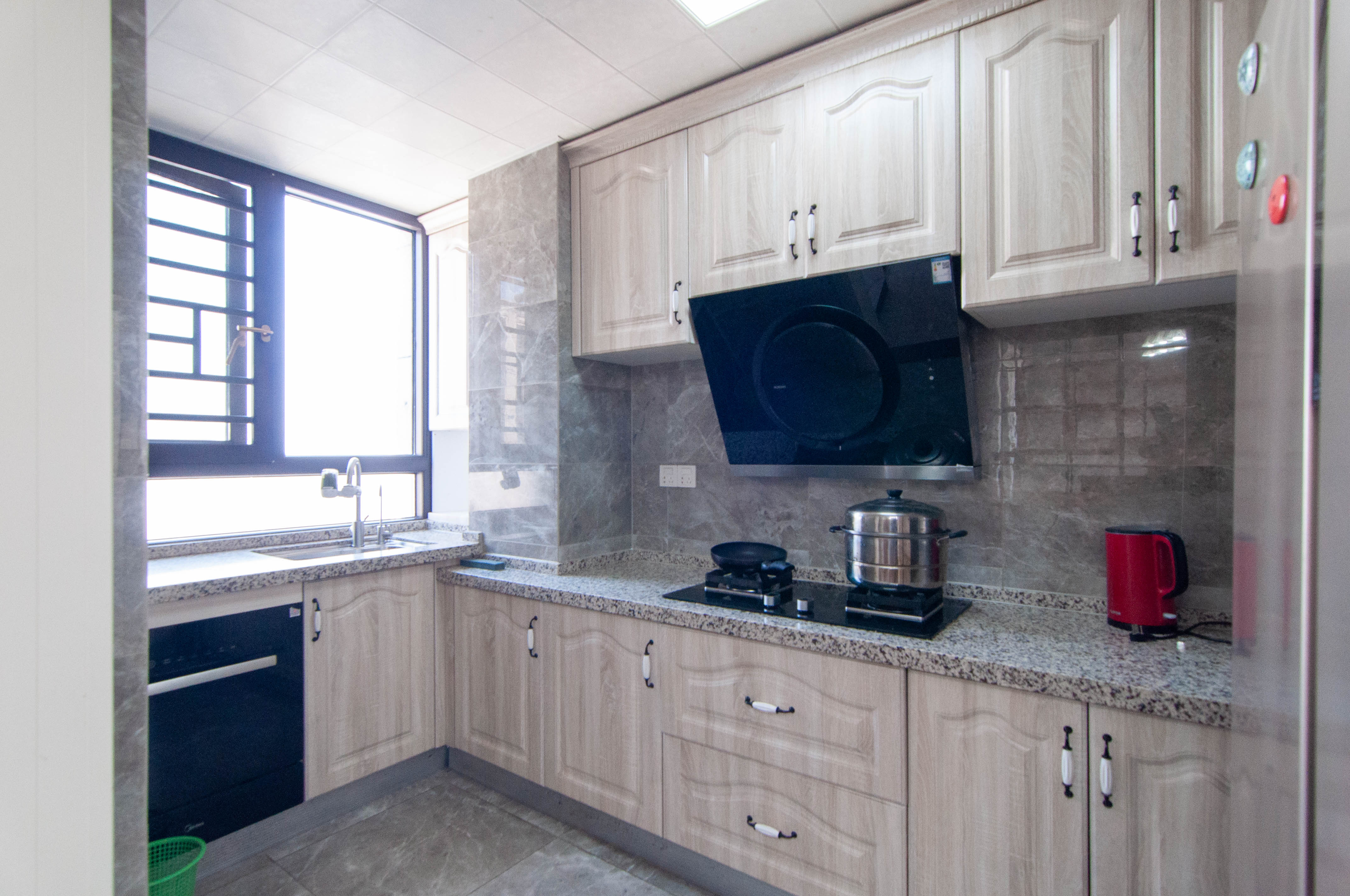 金茂梅溪湖  4室2厅2卫    280.0万 金茂梅溪湖  4室2厅2卫    280.0万厨房