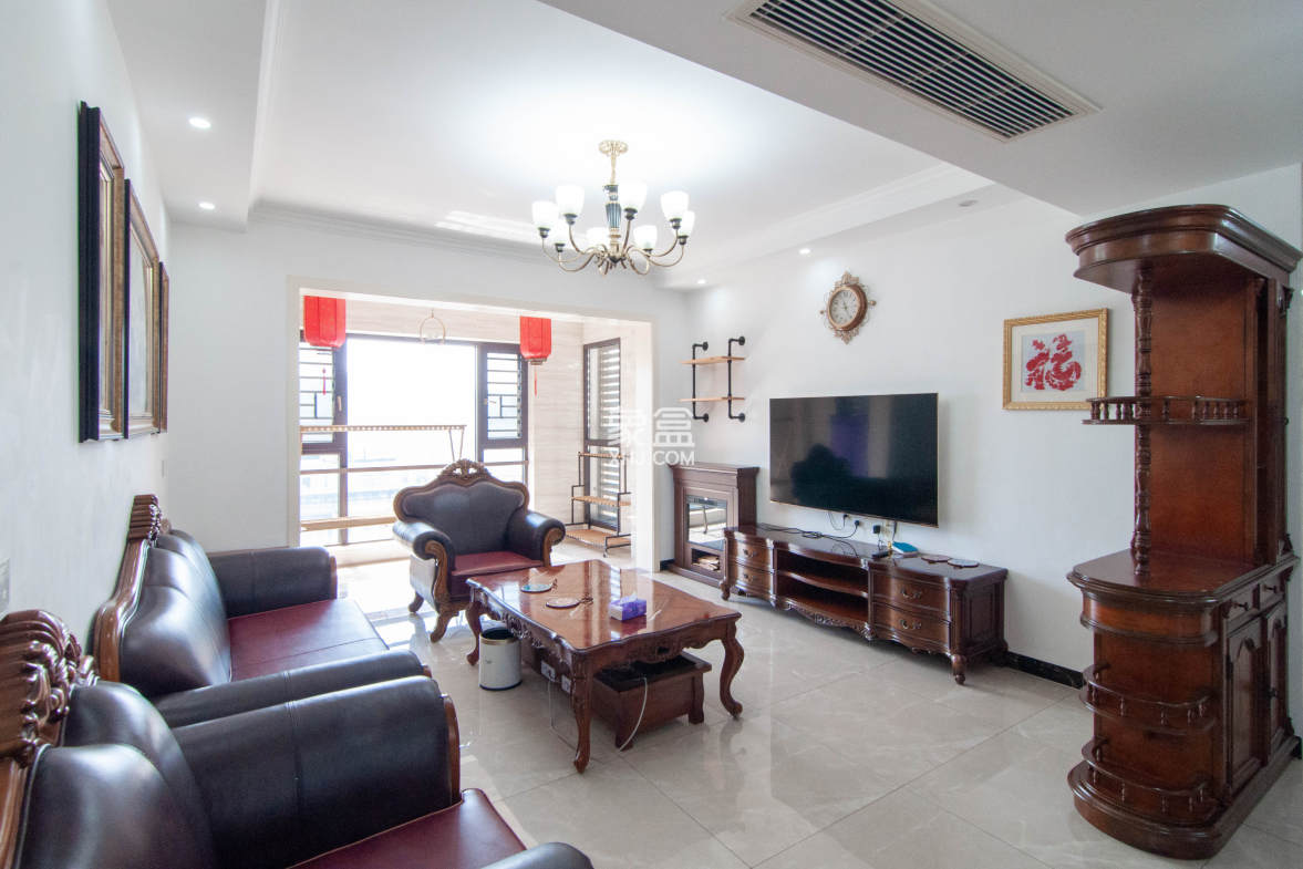 金茂梅溪湖  4室2厅2卫    280.0万 金茂梅溪湖  4室2厅2卫    280.0万客厅