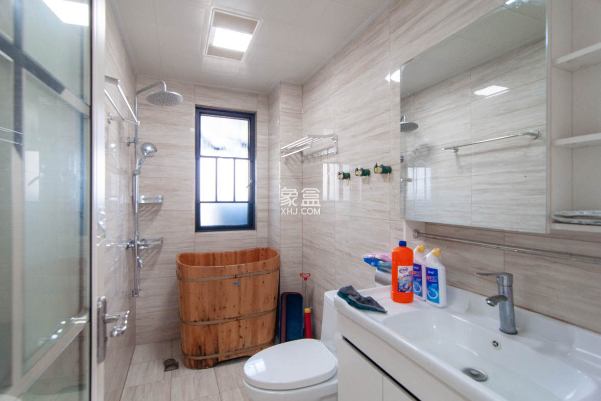 金茂梅溪湖  4室2厅2卫    280.0万 金茂梅溪湖  4室2厅2卫    280.0万卫生间