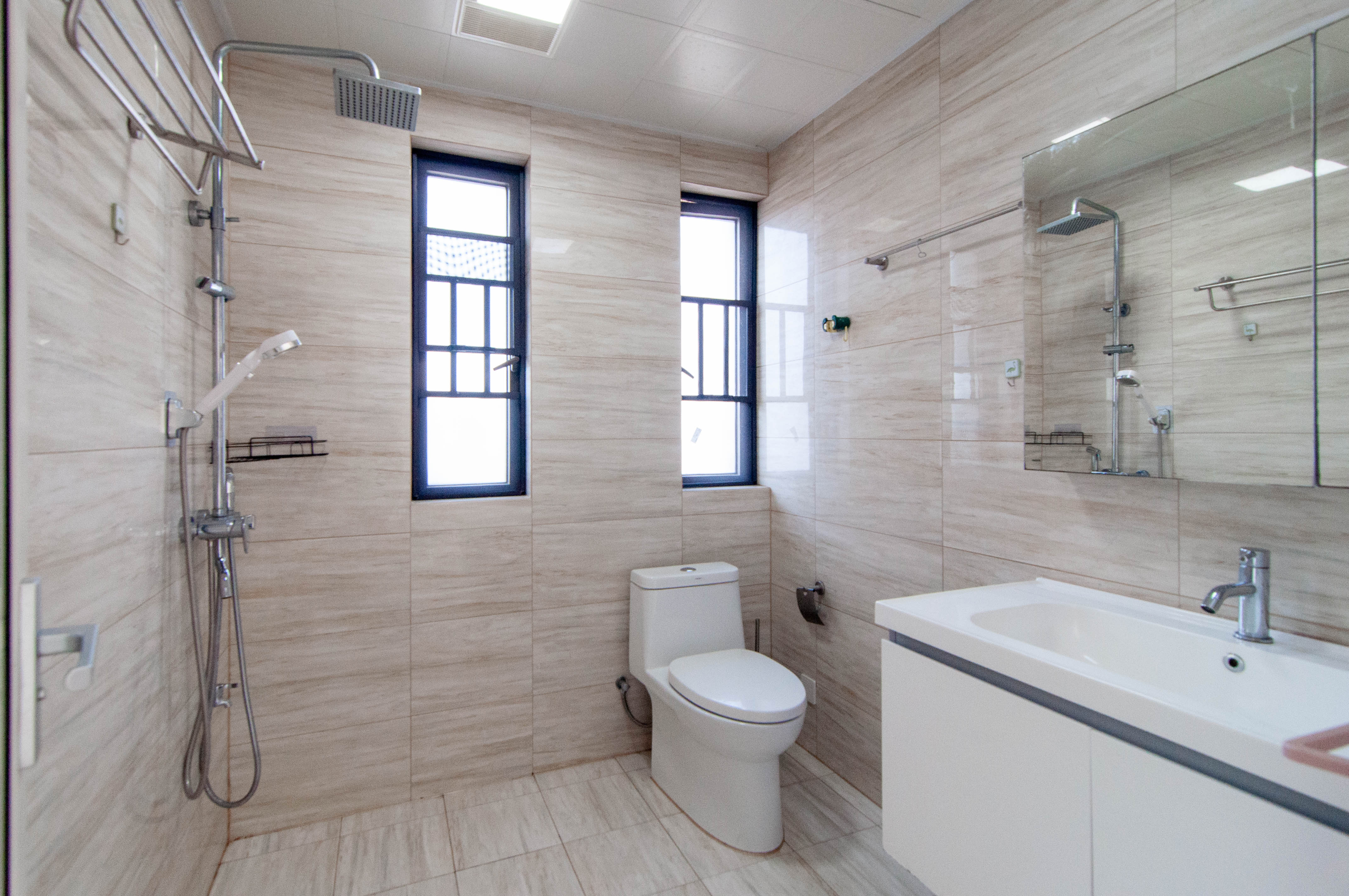 金茂梅溪湖  4室2厅2卫    280.0万 金茂梅溪湖  4室2厅2卫    280.0万卫生间