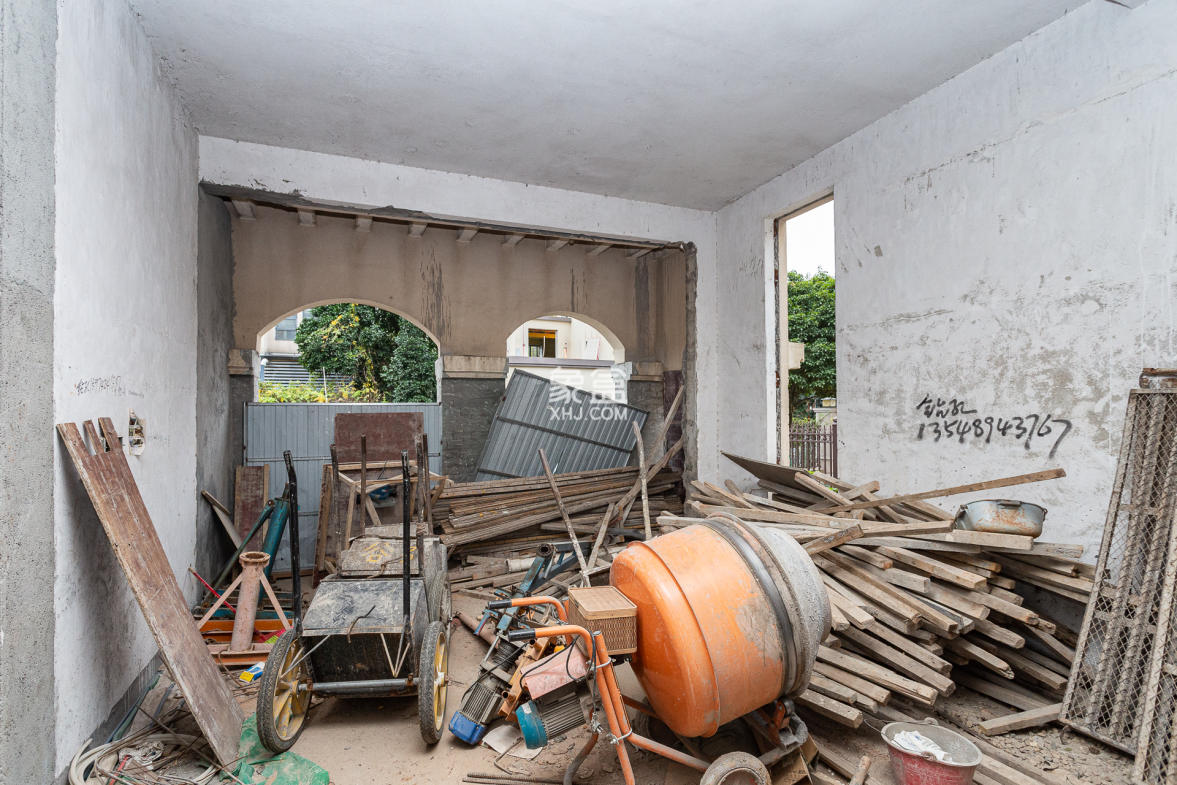 南山苏迪亚诺 8室3厅6卫 518.0万 南山苏迪亚诺 8室3厅6卫 518.0万客厅