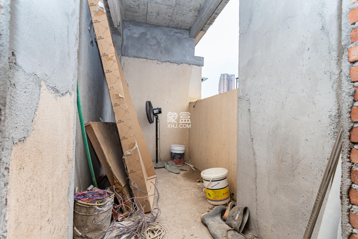 南山苏迪亚诺 8室3厅6卫 518.0万 南山苏迪亚诺 8室3厅6卫 518.0万阳台