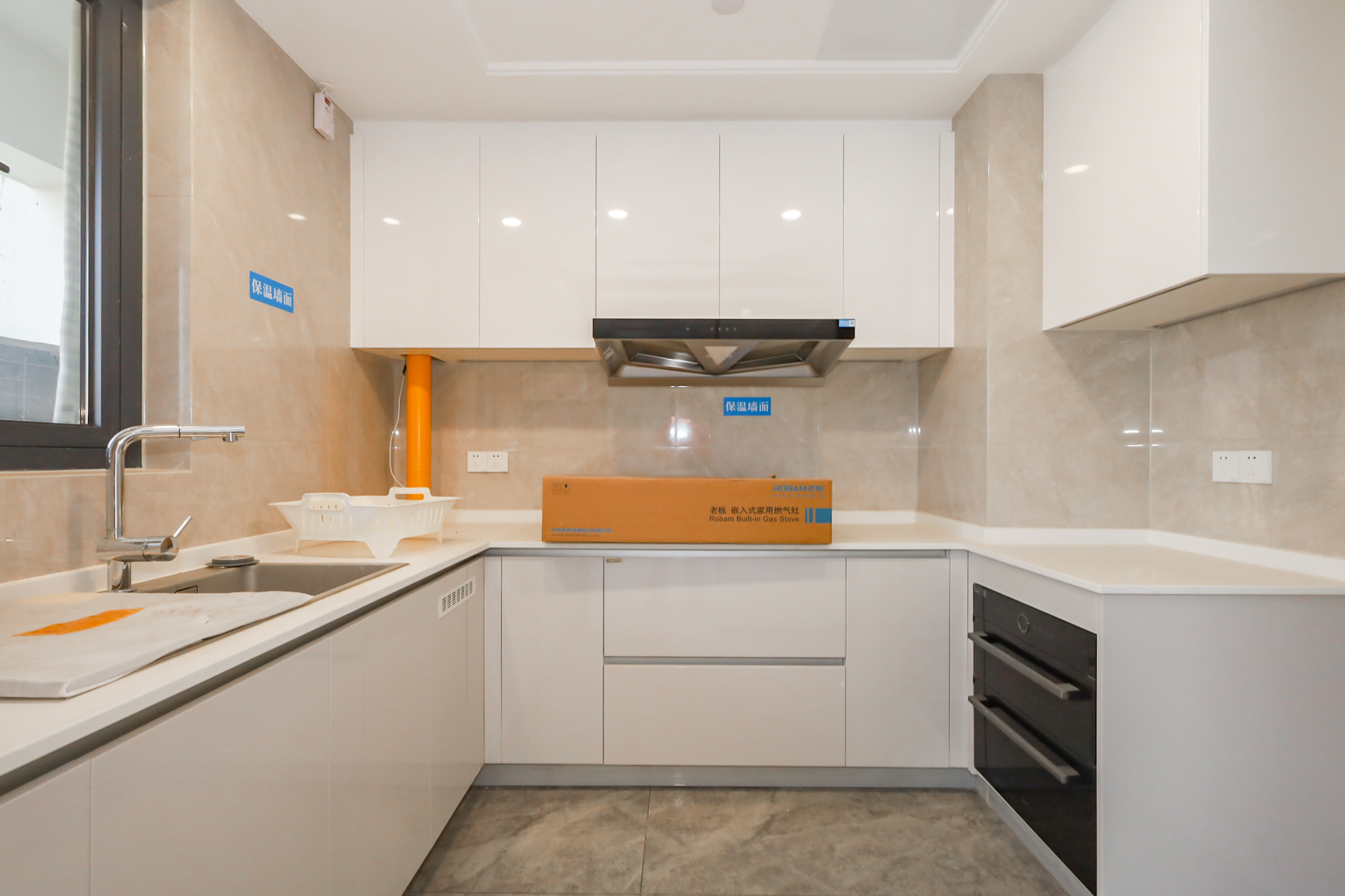 滨江府1913  4室2厅3卫    340.0万厨房