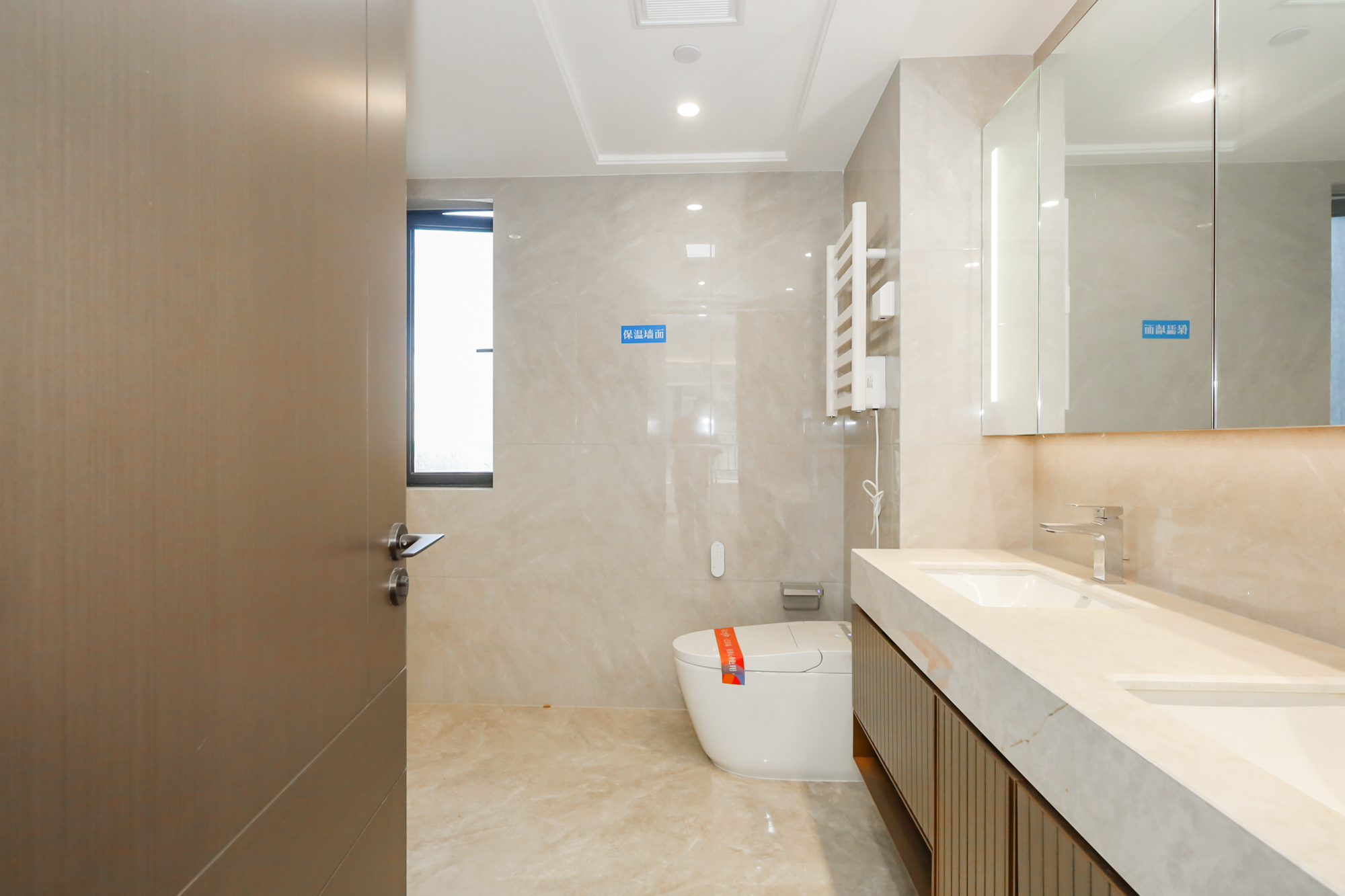 滨江府1913  4室2厅3卫    340.0万卫生间