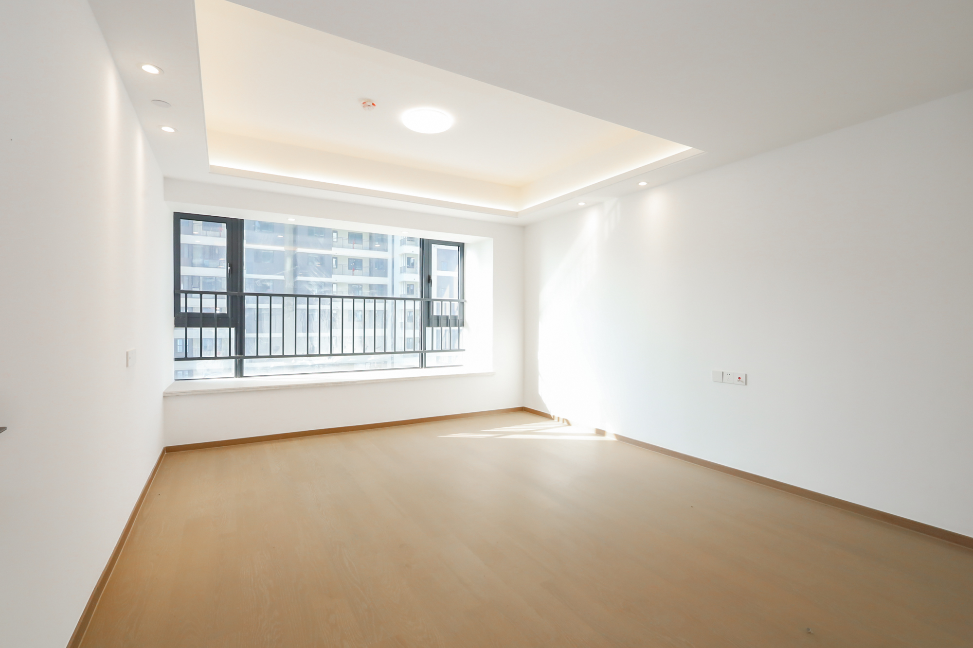 滨江府1913  4室2厅3卫    340.0万卧室