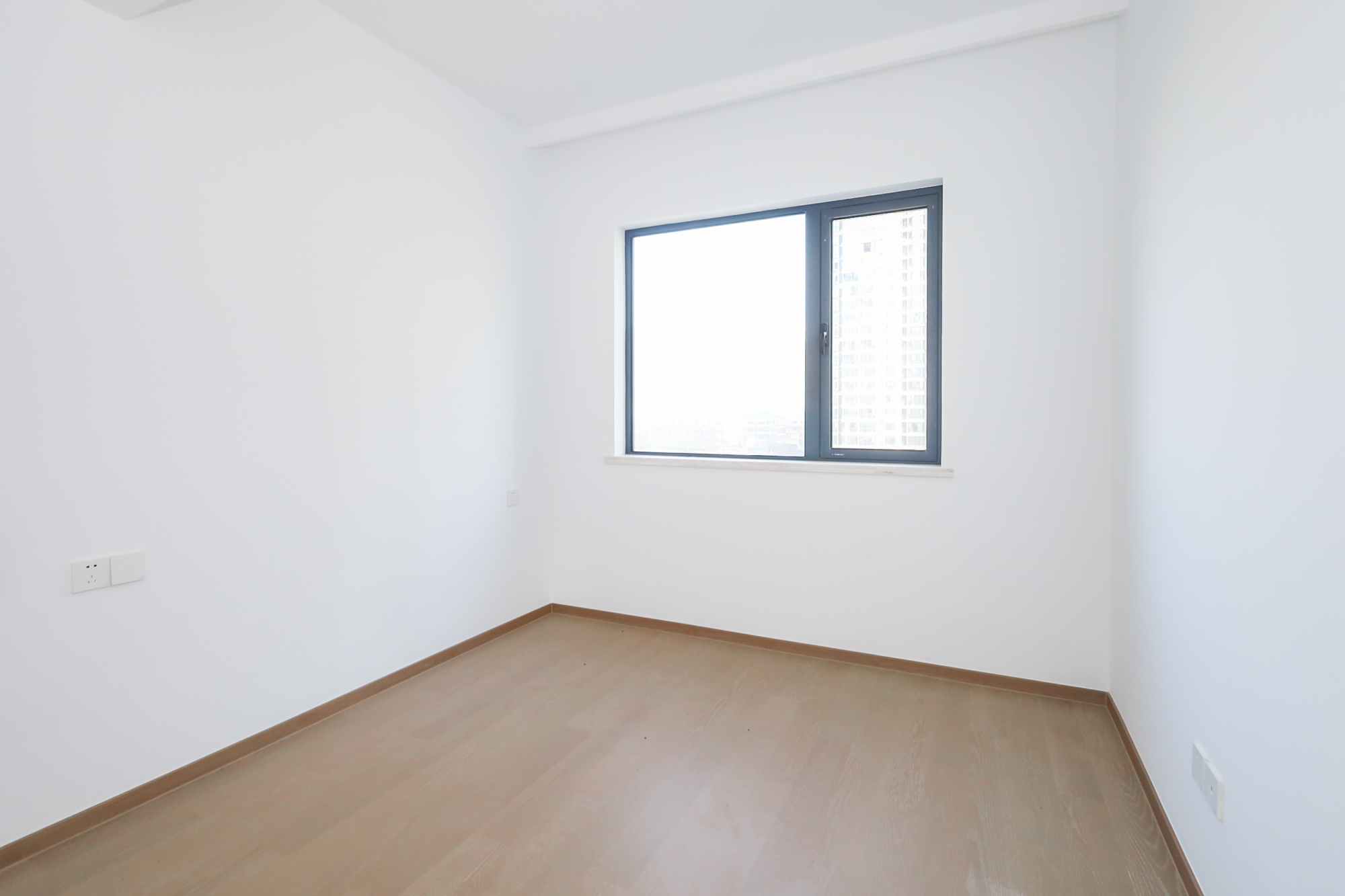 滨江府1913  4室2厅3卫    340.0万卧室