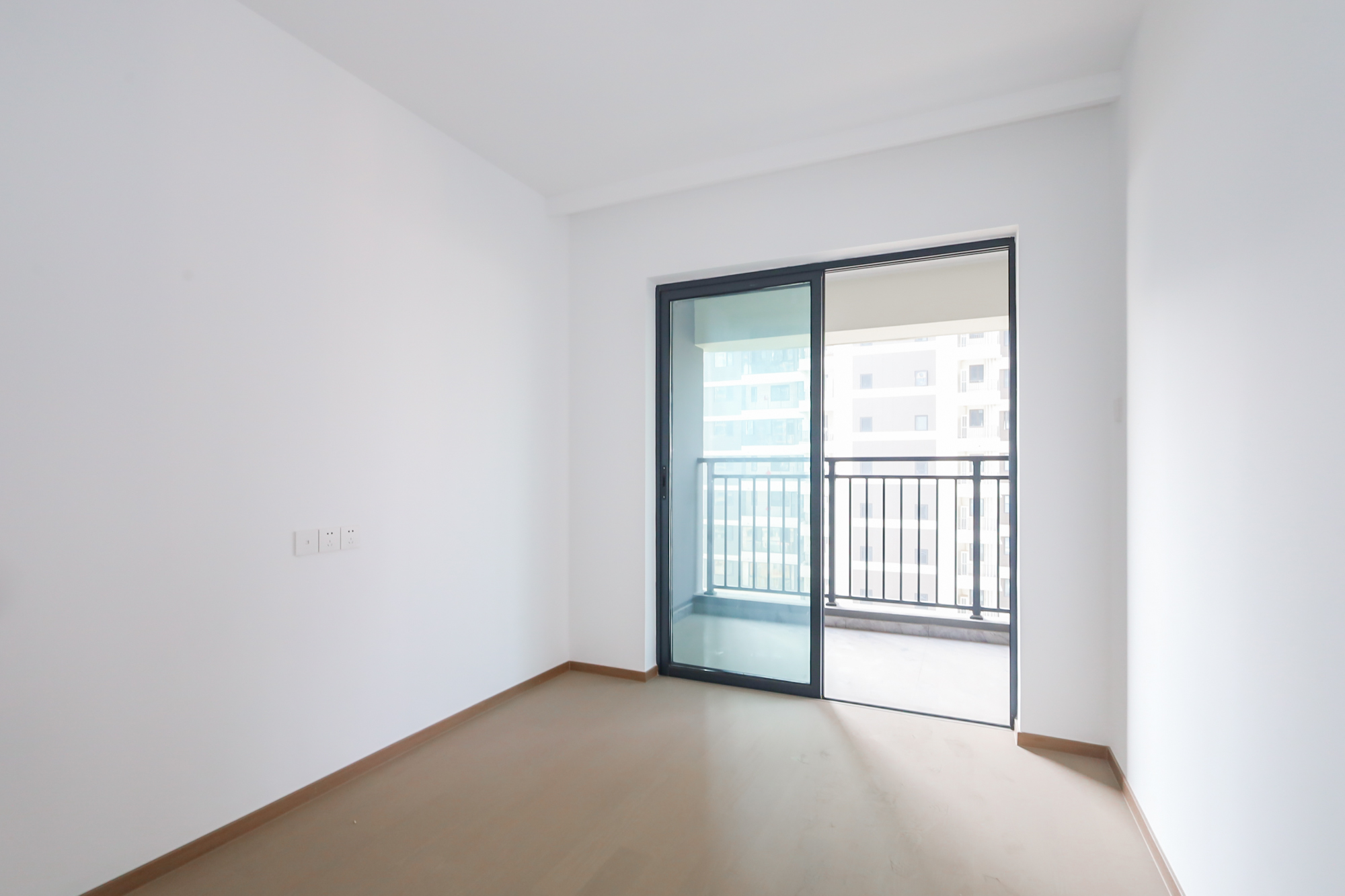 滨江府1913  4室2厅3卫    340.0万卧室