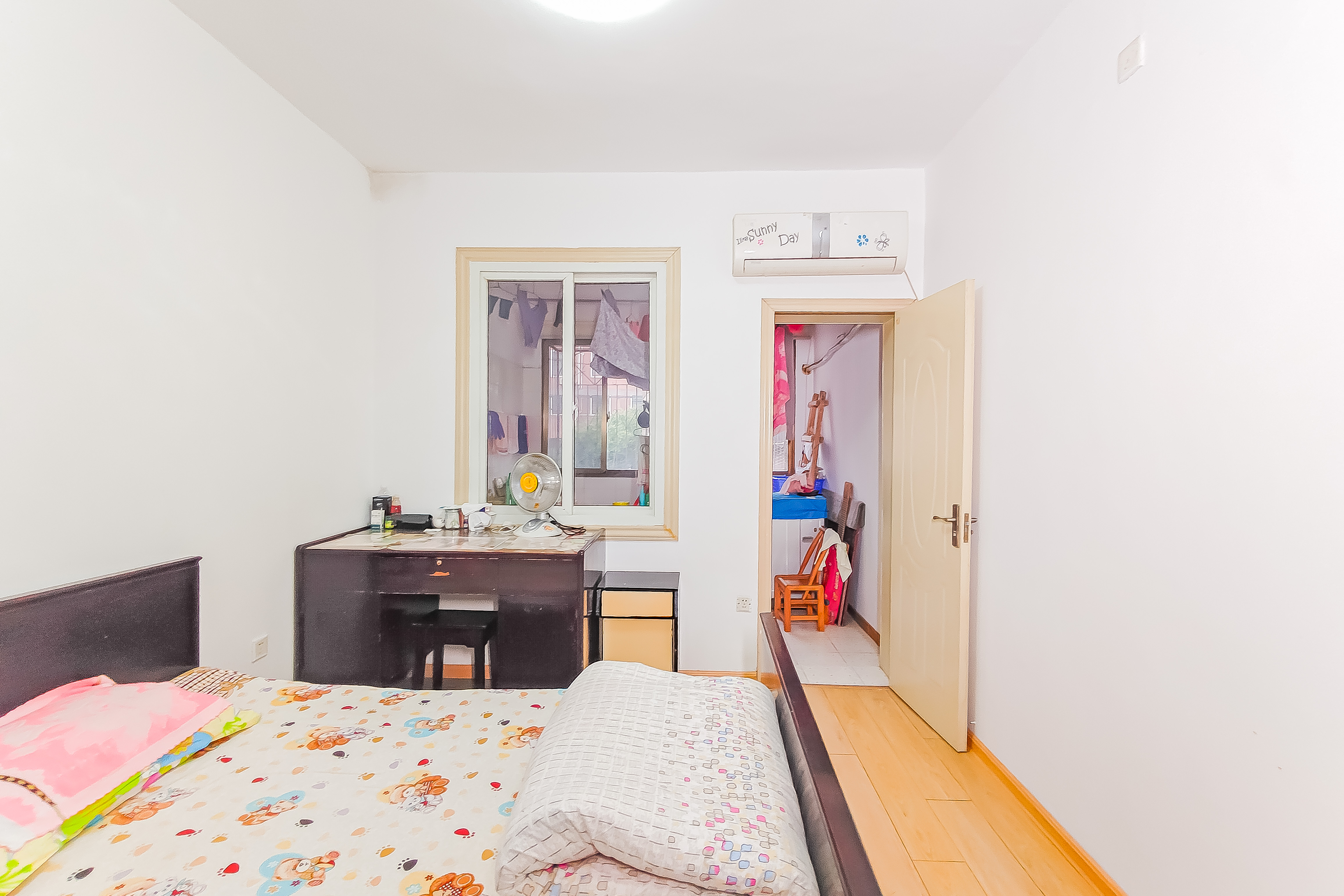 曙光中路邮政宿舍 3室2厅1卫 56.0万 曙光中路邮政宿舍 3室2厅1卫 56.0万卧室