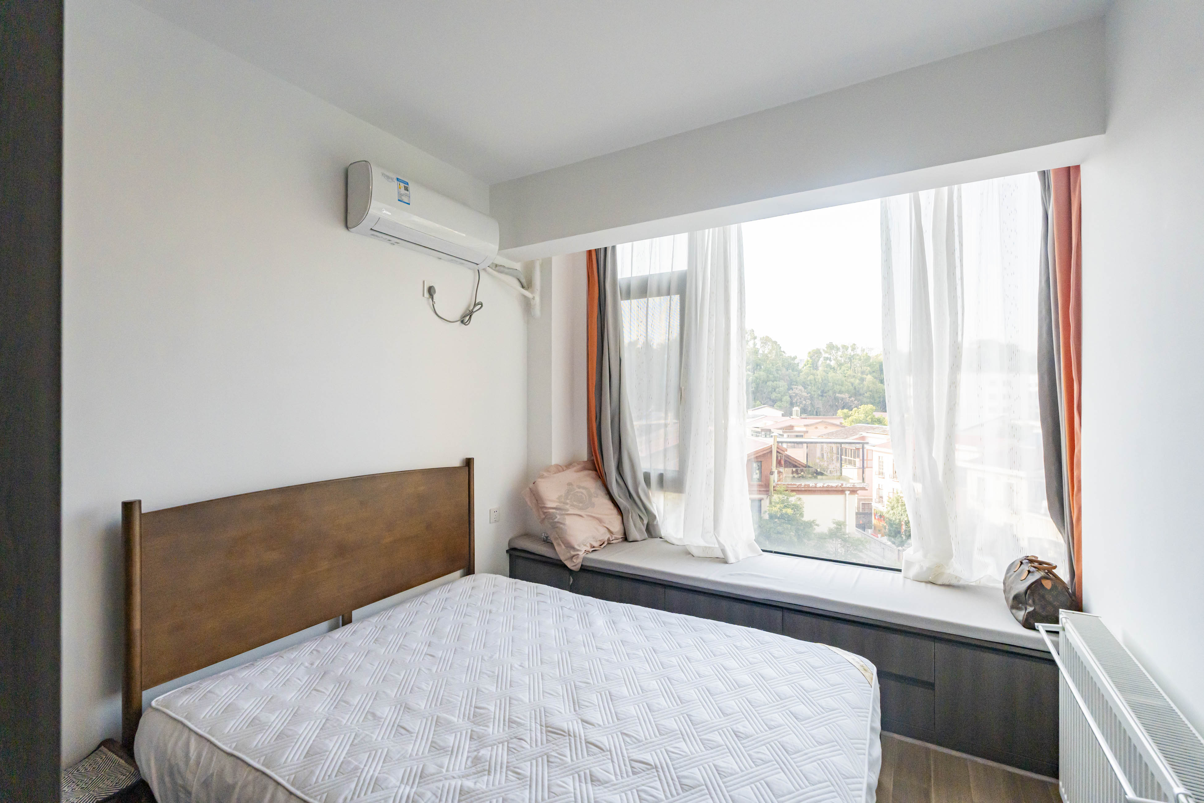 维一星城原山苑 2室2厅2卫 125.0万 维一星城原山苑 2室2厅2卫 125.0万卧室