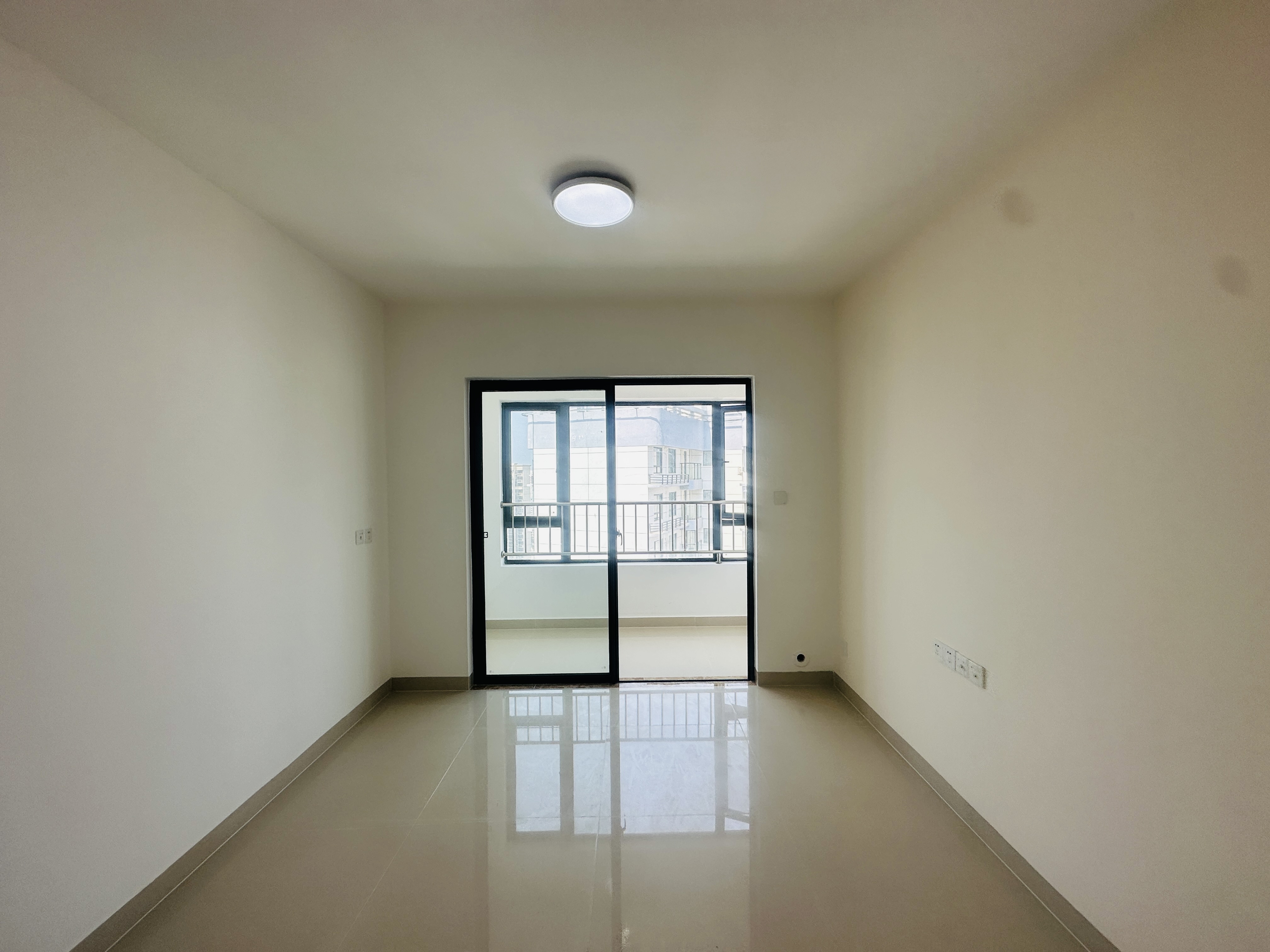 龙城新景  2室2厅1卫    105.0万 龙城新景  2室2厅1卫    105.0万客厅