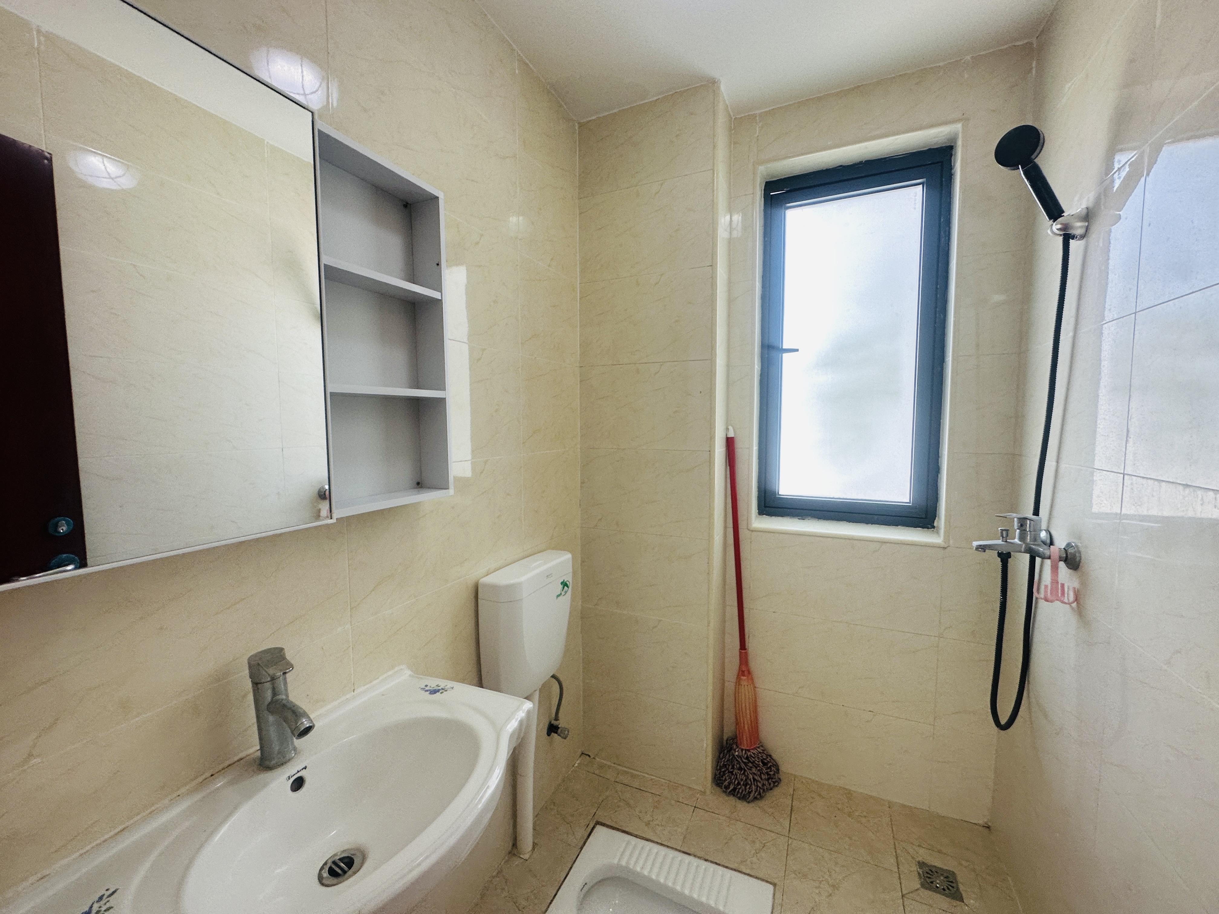 龙城新景  2室2厅1卫    105.0万 龙城新景  2室2厅1卫    105.0万卫生间