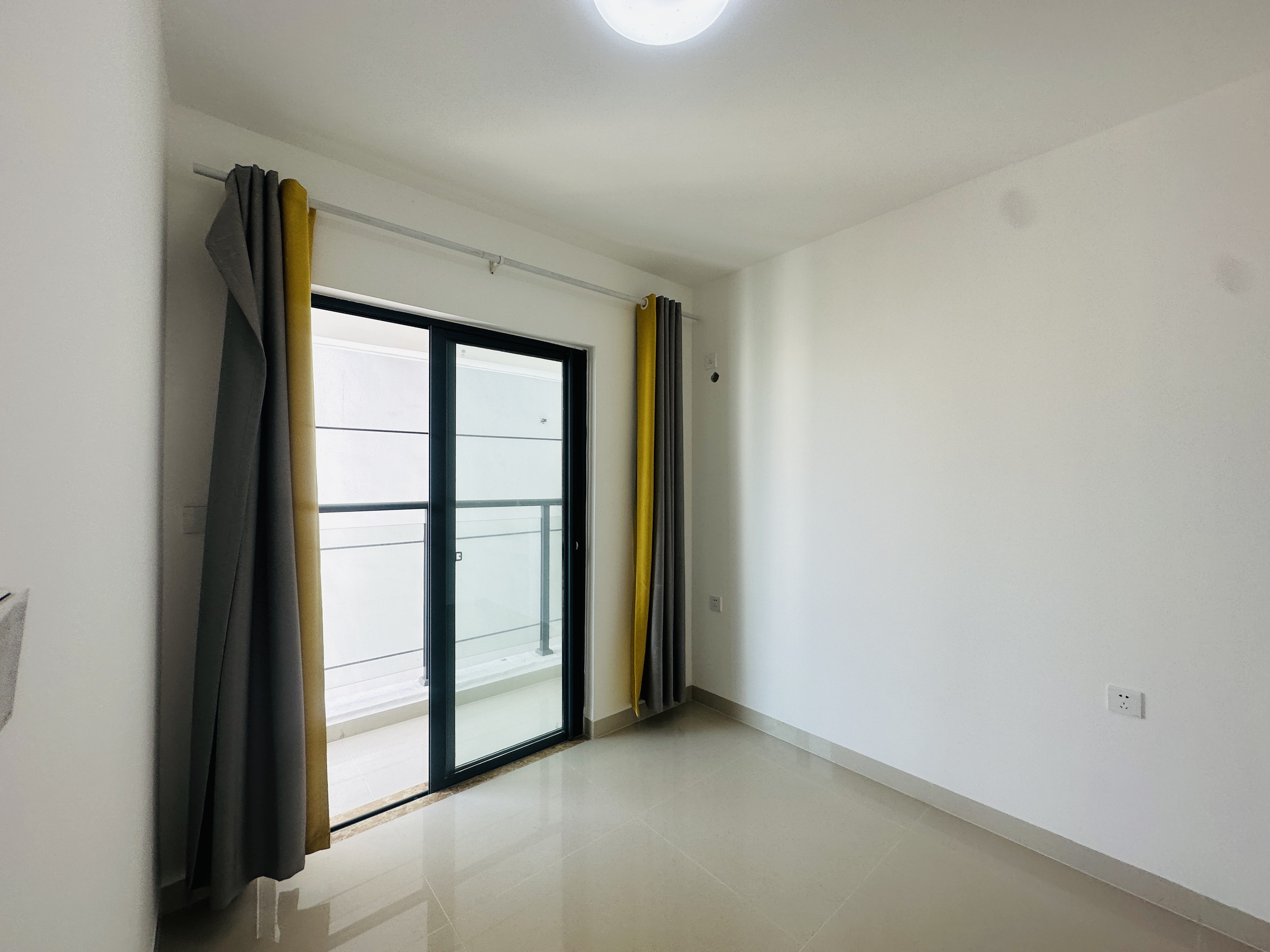 龙城新景  2室2厅1卫    105.0万 龙城新景  2室2厅1卫    105.0万卧室