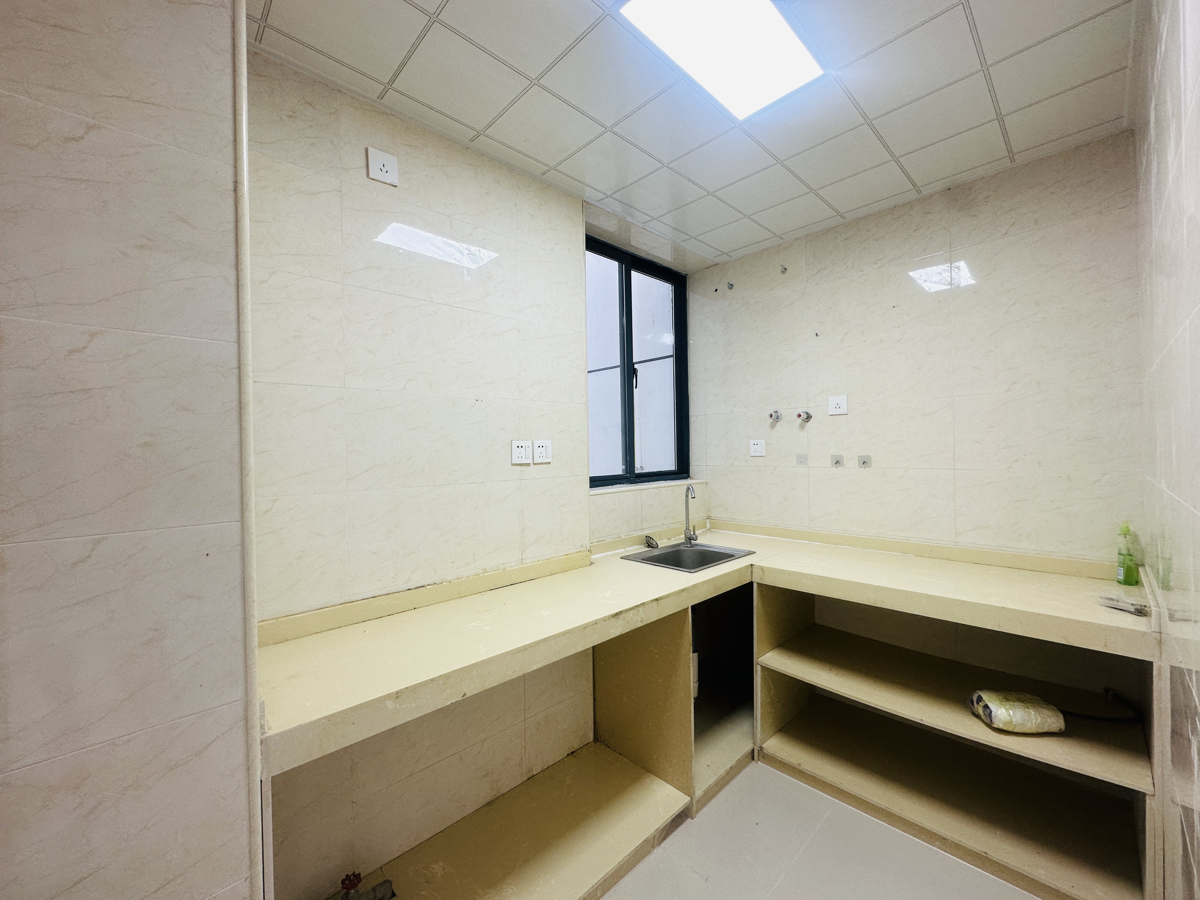 龙城新景  2室2厅1卫    105.0万 龙城新景  2室2厅1卫    105.0万厨房