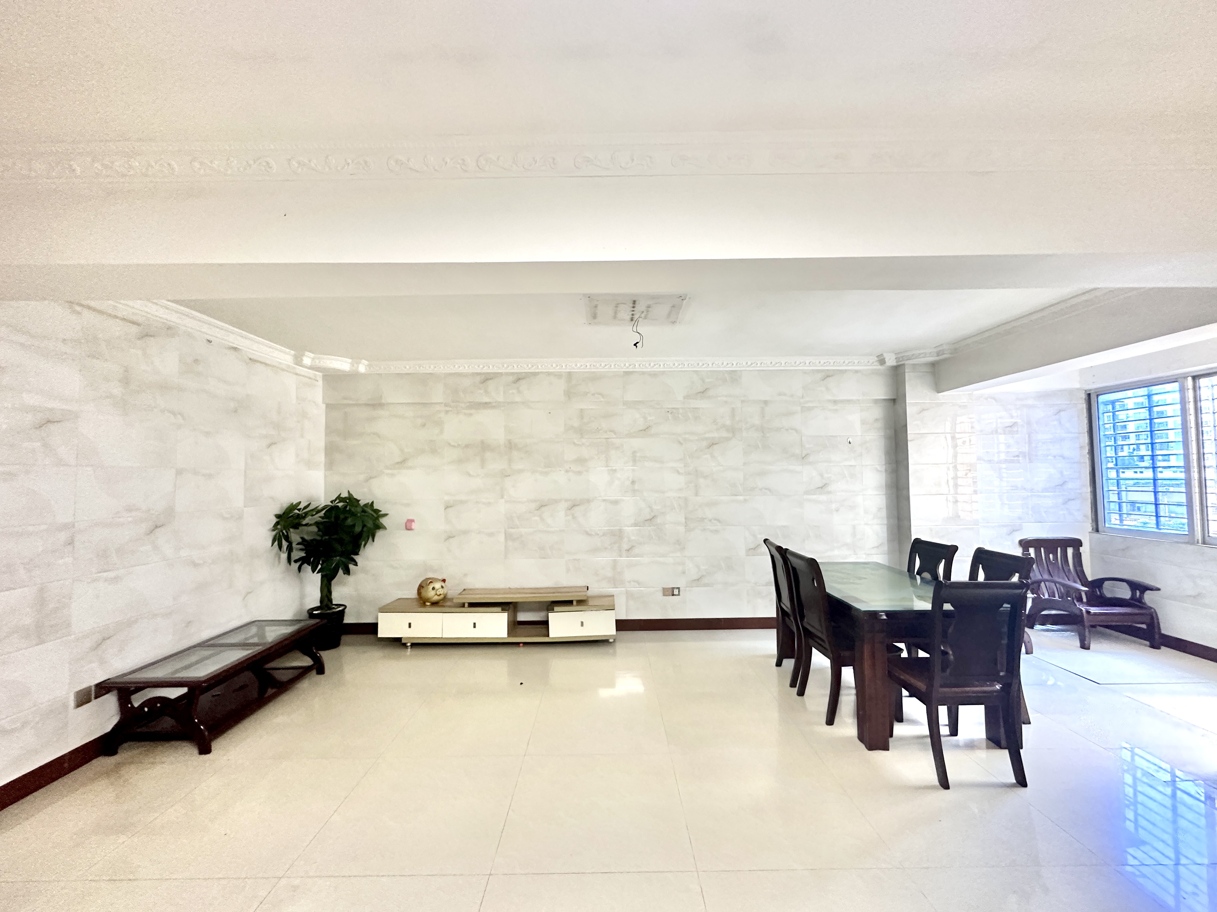 金龙小区  3室2厅2卫    167.0万 金龙小区  3室2厅2卫    167.0万客厅