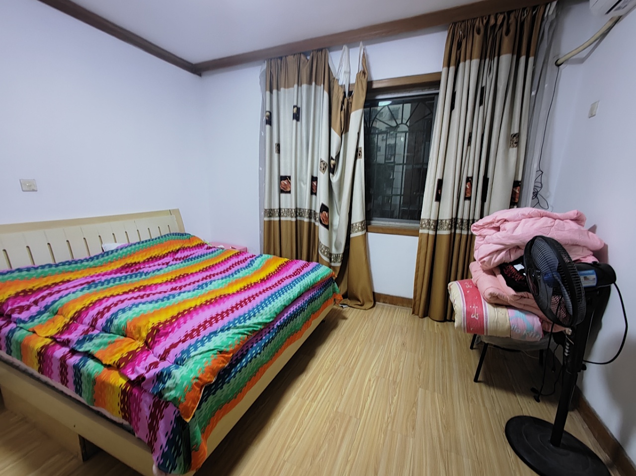 银苑小区 4室2厅2卫 62.0万 银苑小区 4室2厅2卫 62.0万室内图