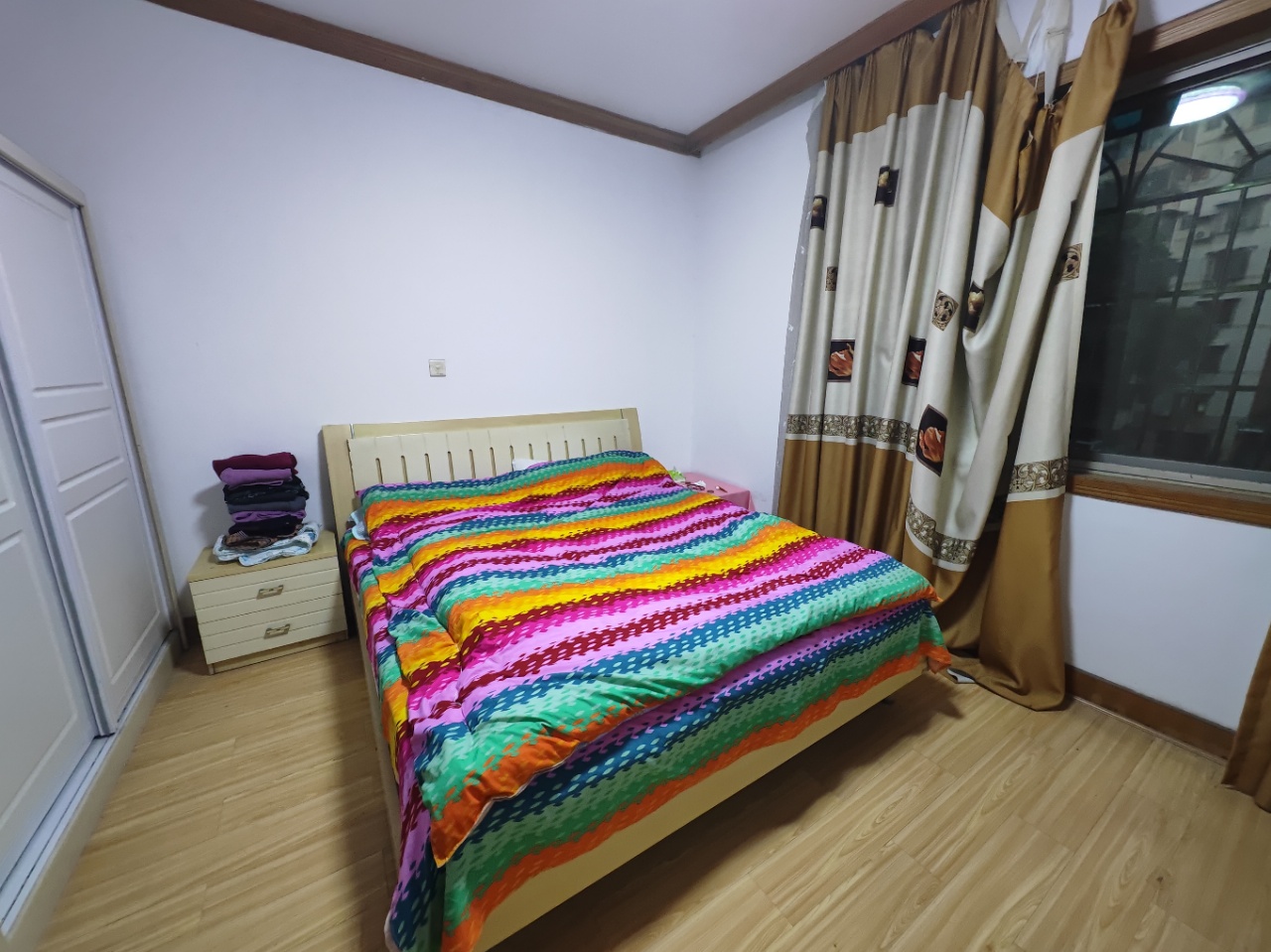 银苑小区 4室2厅2卫 62.0万 银苑小区 4室2厅2卫 62.0万室内图