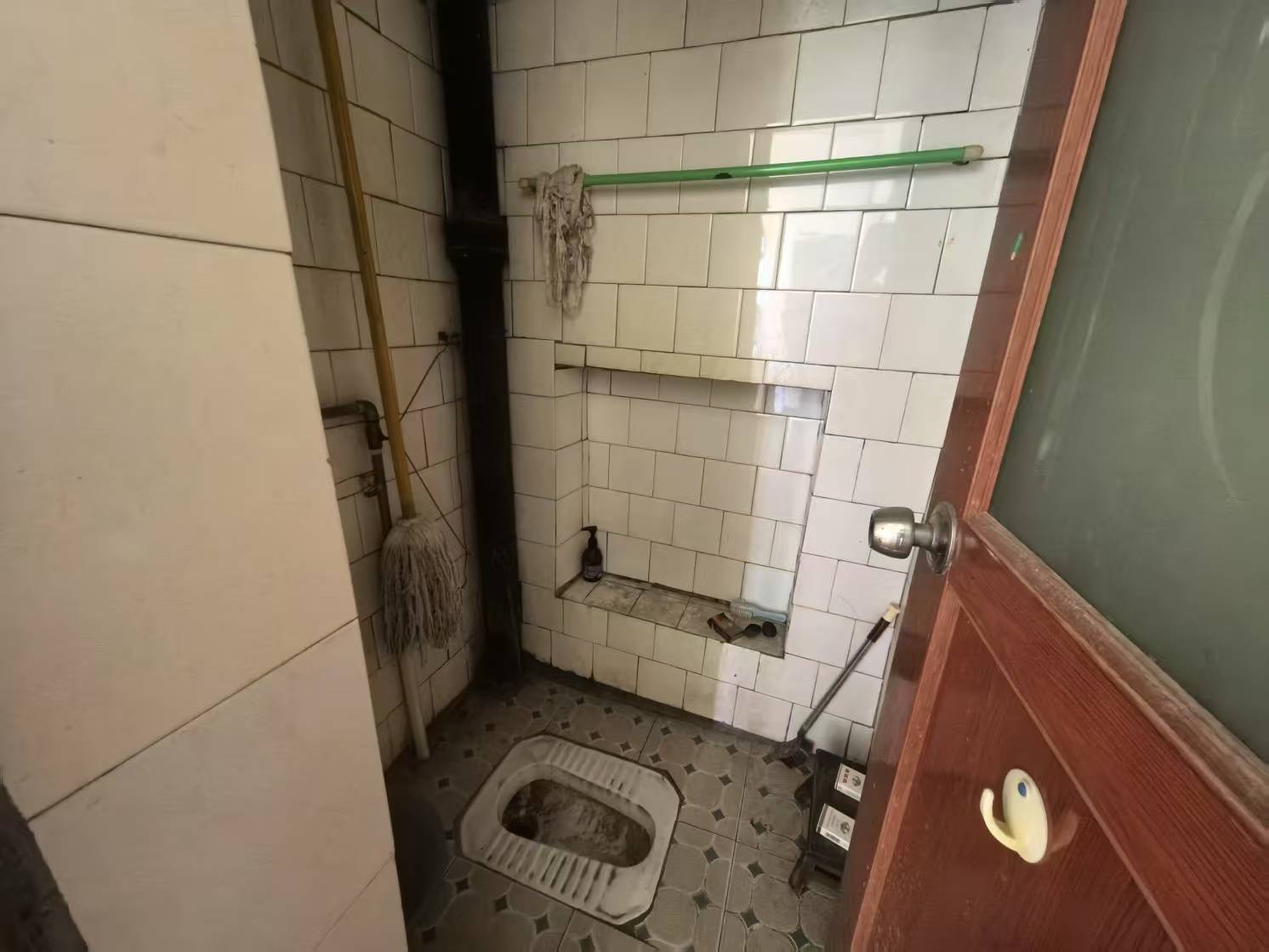 秀峰西路散盘 2室1厅1卫 500.0元/月 秀峰西路散盘 2室1厅1卫 500.0元/月室内图