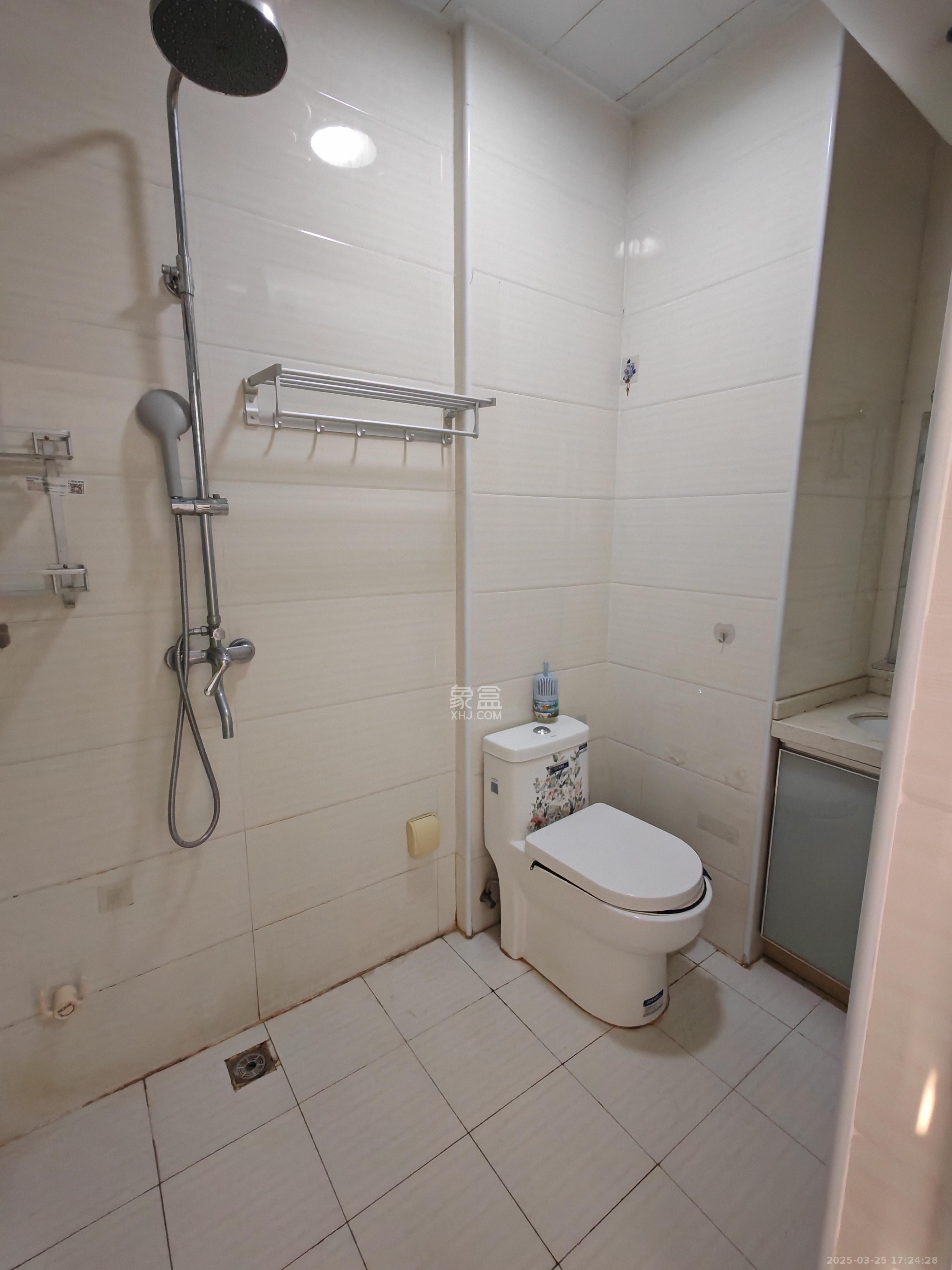 华侨假日中心(晟华苑) 1室1厅1卫 1500.0元/月 华侨假日中心(晟华苑) 1室1厅1卫 1500.0元/月室内图