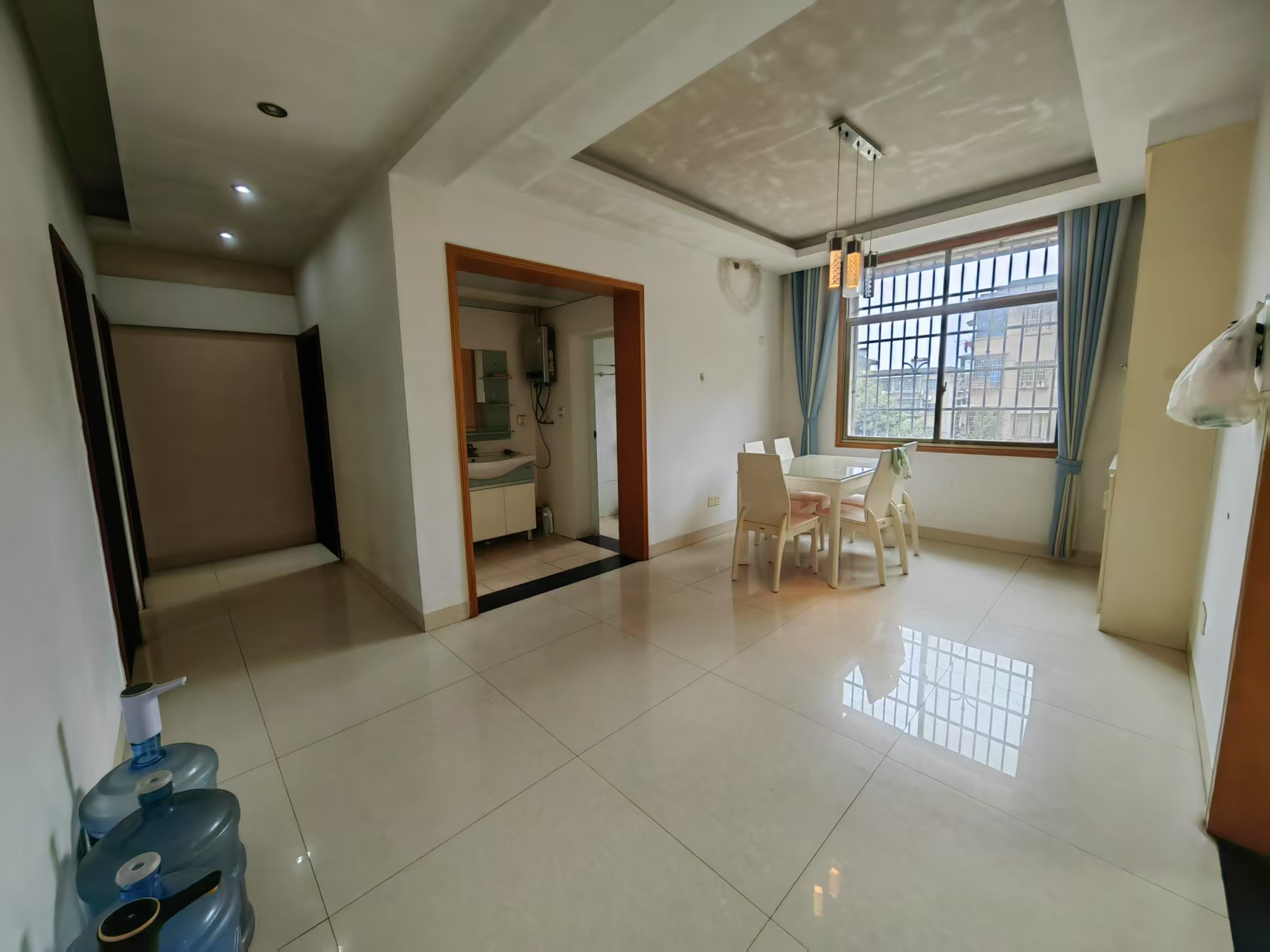 园林苑 4室2厅2卫 2080.0元/月 园林苑 4室2厅2卫 2080.0元/月室内图